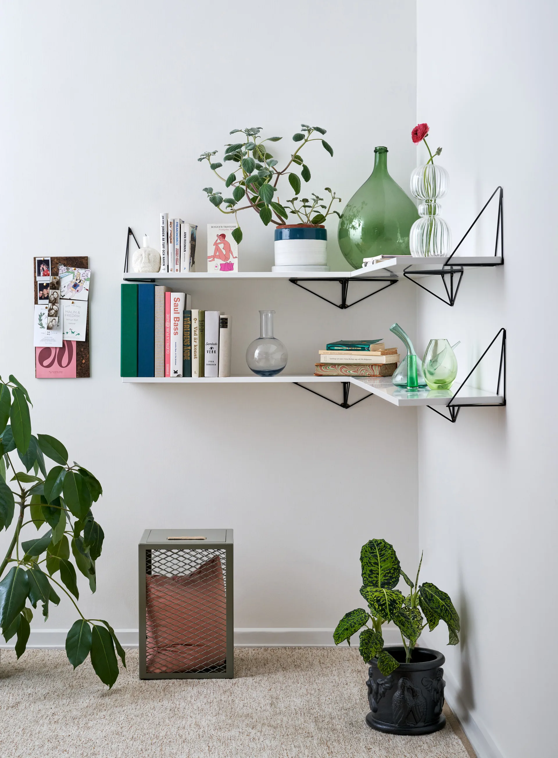 Pythagoras hyllynkannatin, 2 kpl, musta Maze