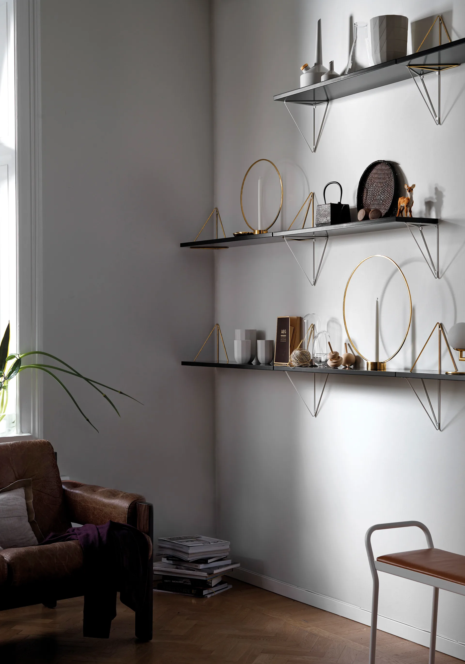 Pythagoras hyllytaso, musta Maze