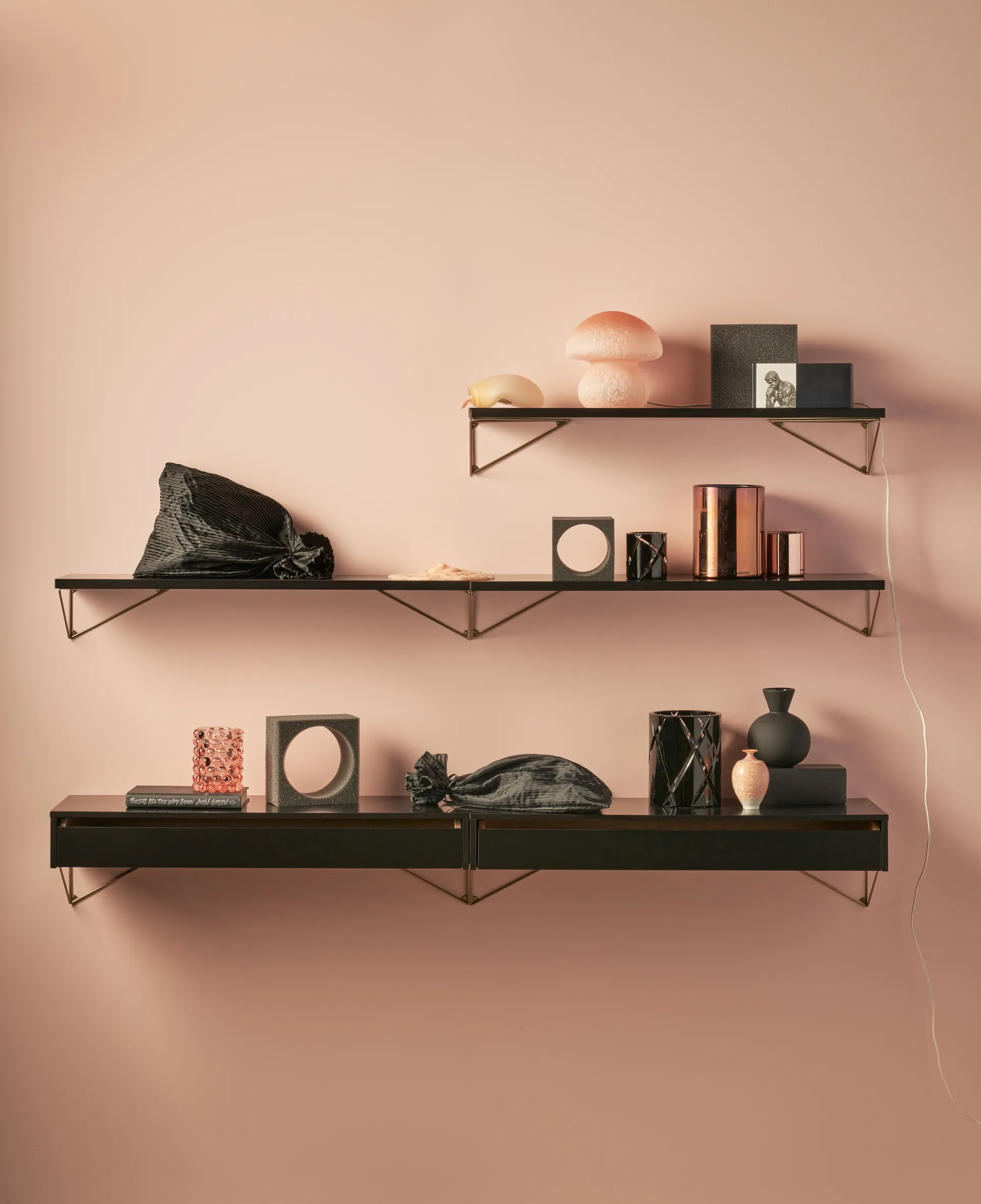 Pythagoras hyllytaso, musta Maze