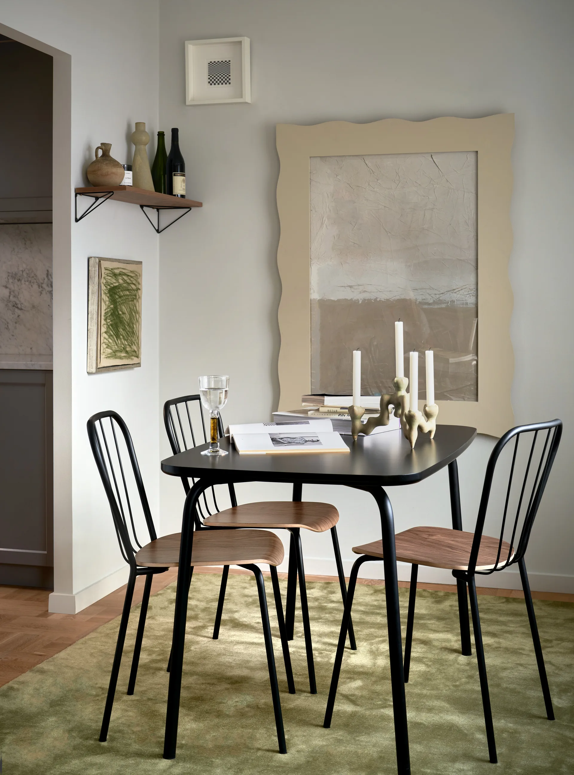 Same Table -pöytä, Musta Maze