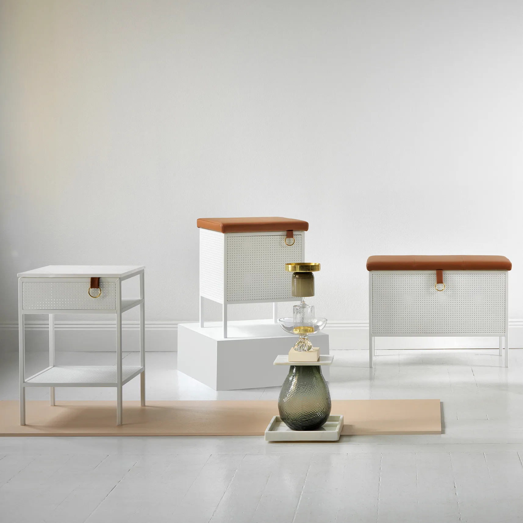 Tracy sivupöytä, oikeakätinen, valkoinen Maze