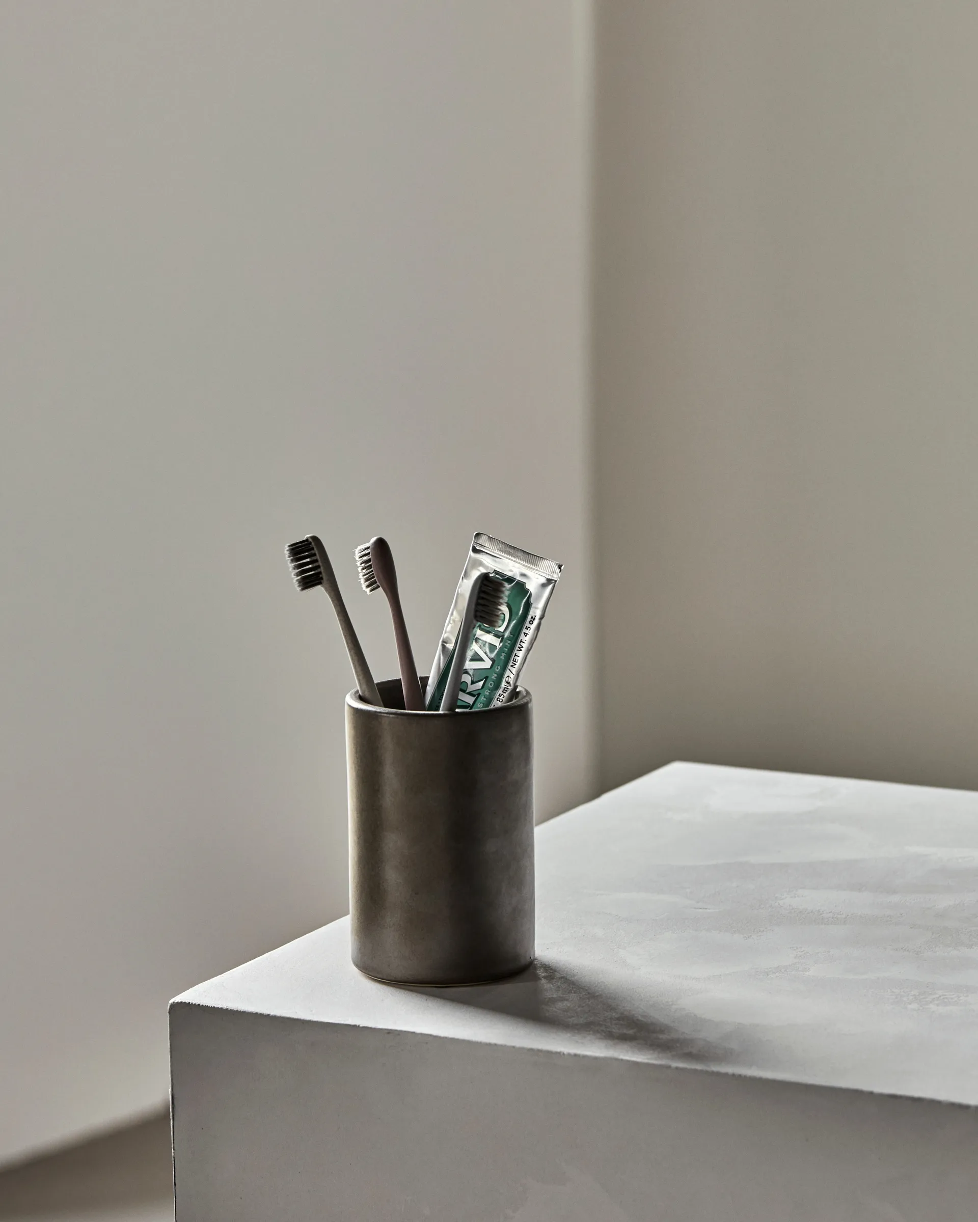 Datura säilytysmuki Ø8 cm, Tummanharmaa Meraki