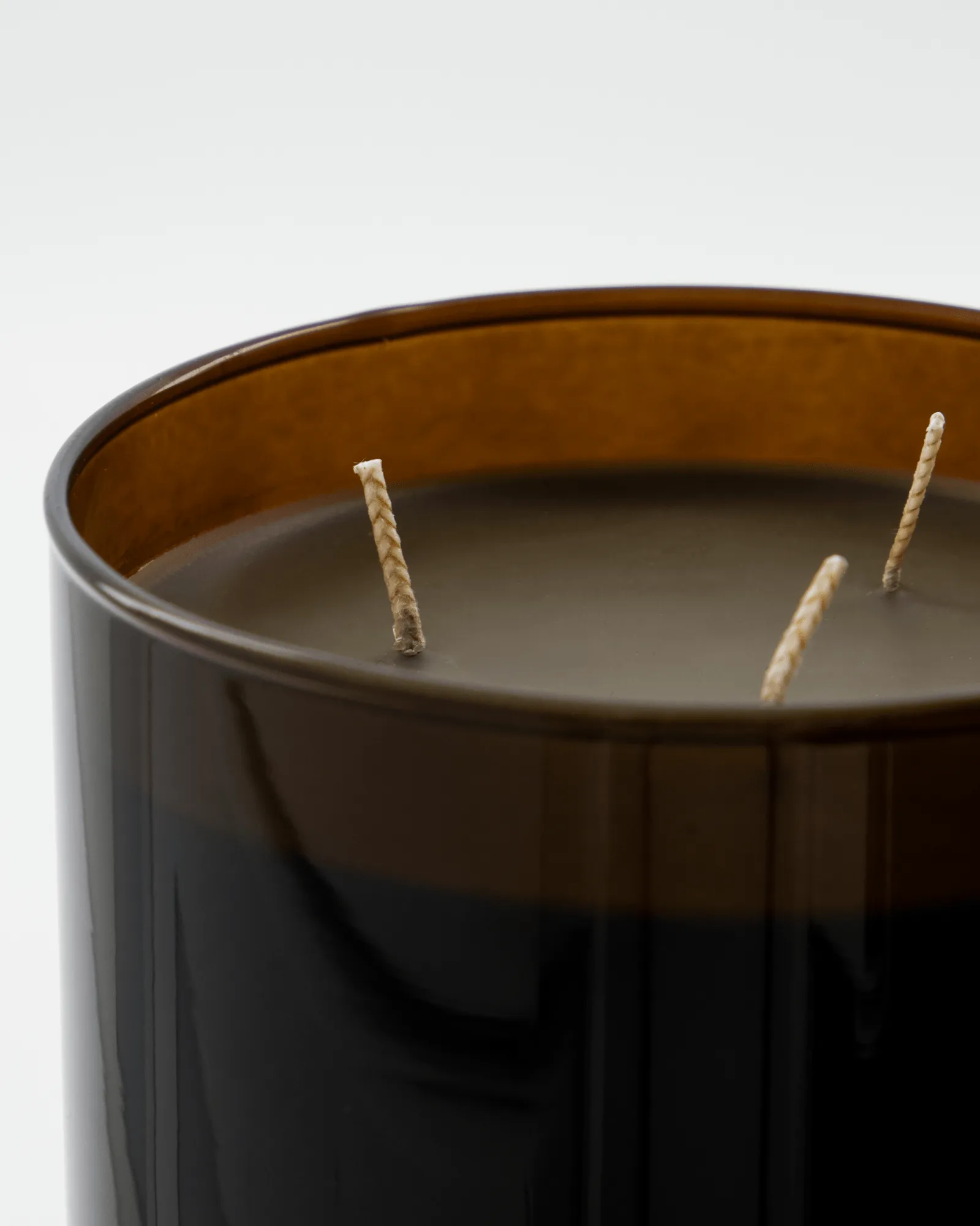 Meraki tuoksukynttilä, 60 tuntia, Silent amber Meraki