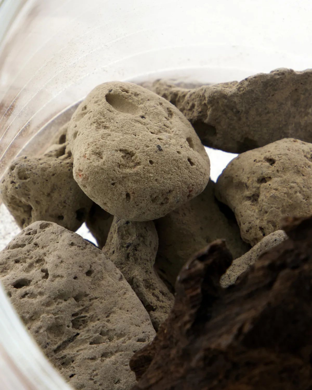 Meraki tuoksunlevitin laavakivi ja puu, Musta Meraki