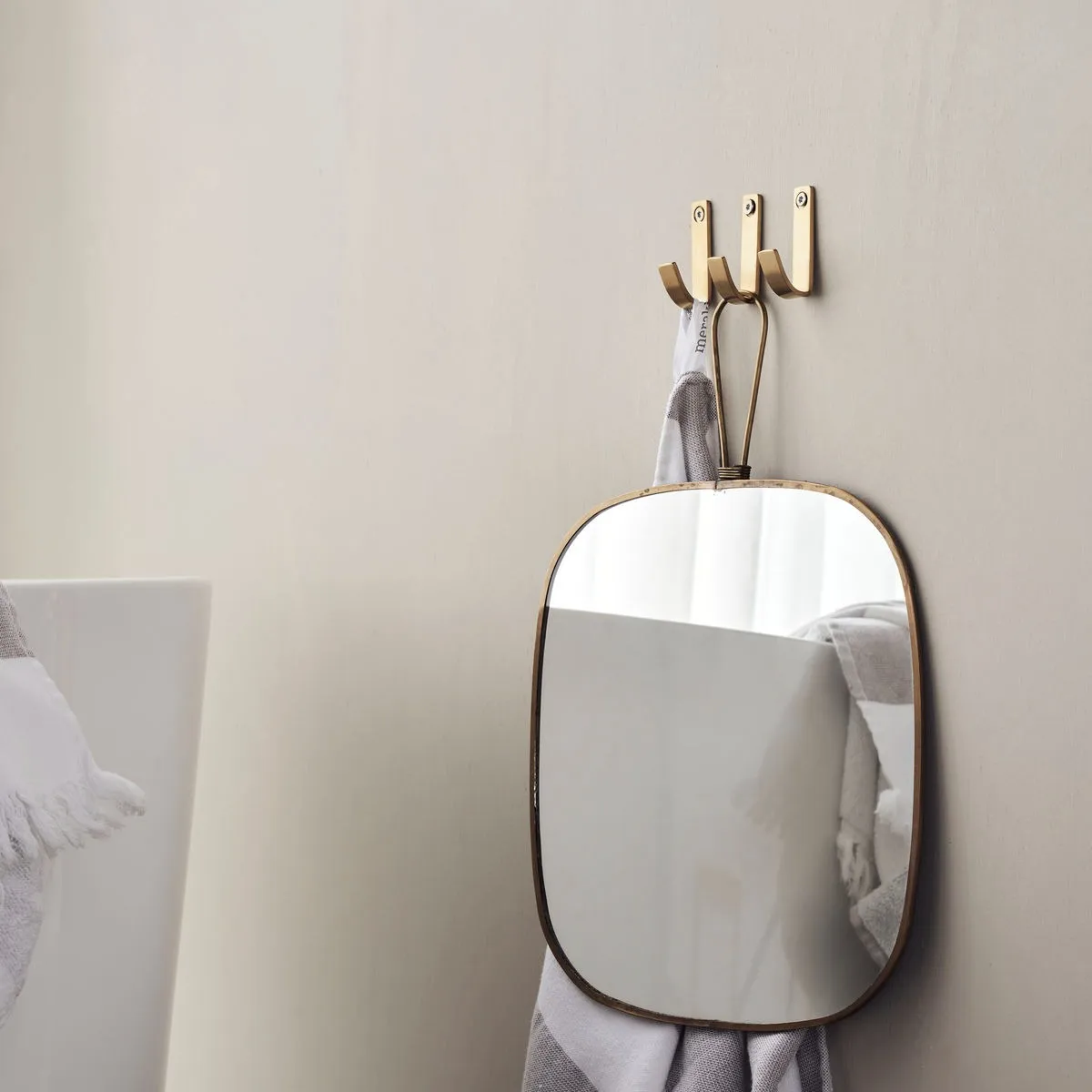 Thapsus ruukku 3-pakkaus, Harjattu messinkiviimeistely Meraki