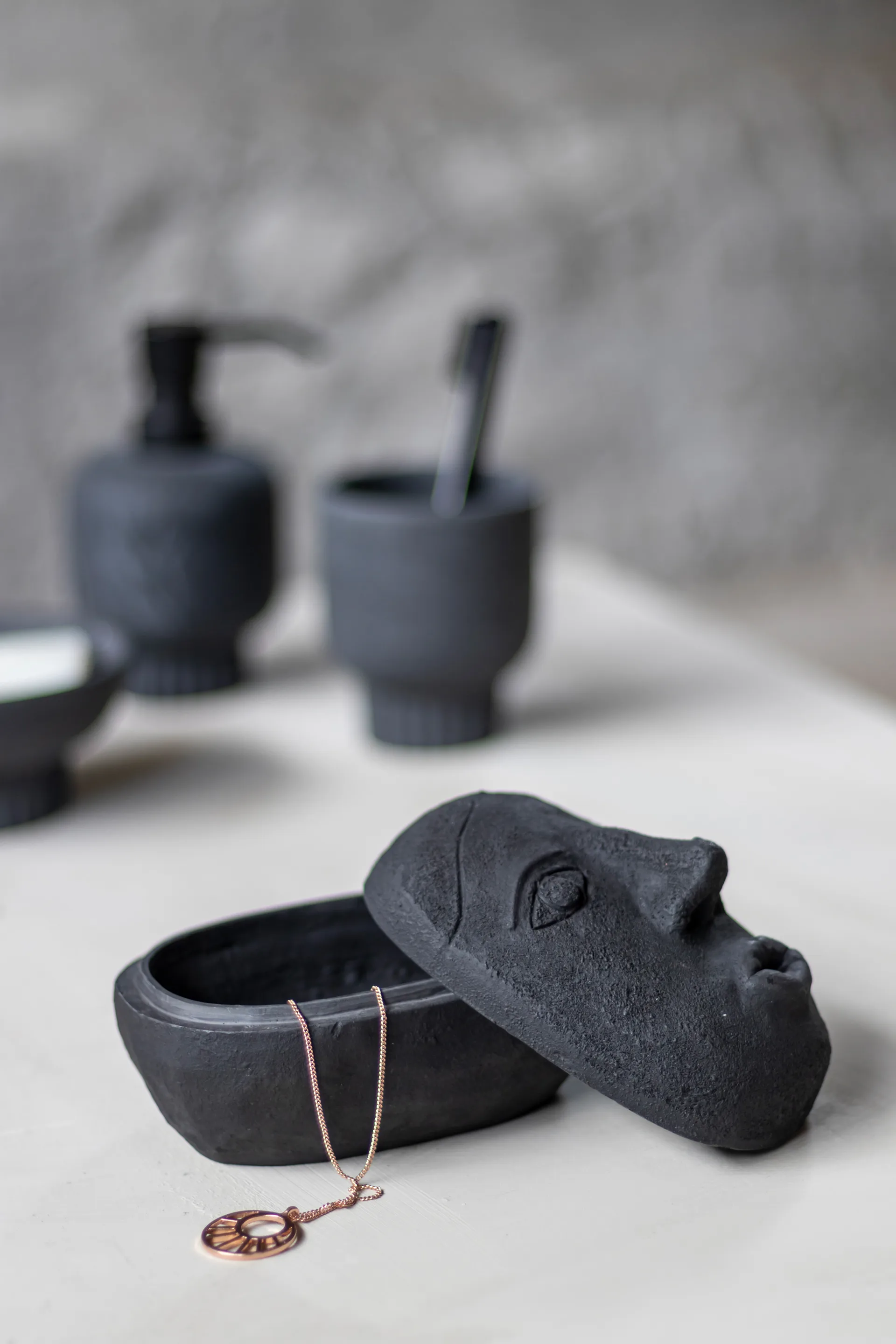 Art piece face purkki 9x12 cm, Black Mette Ditmer