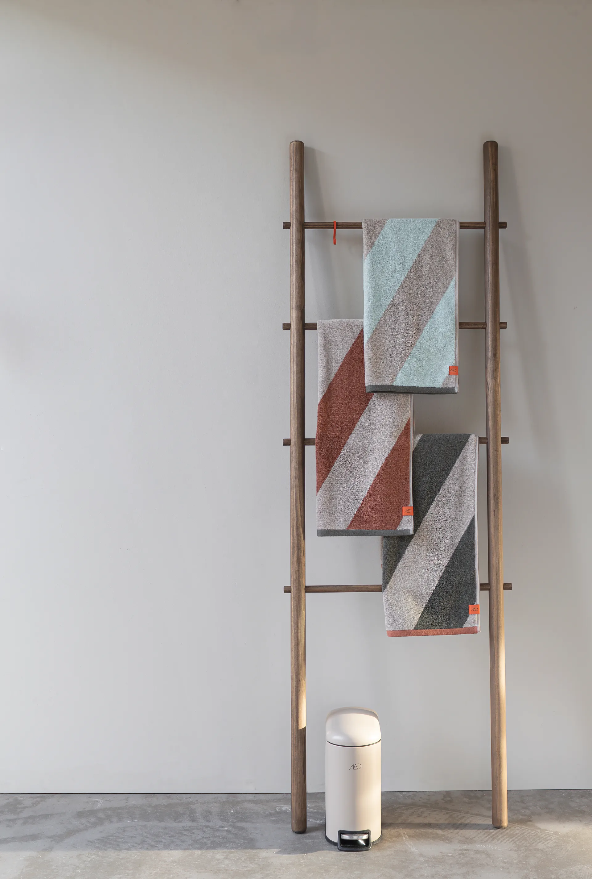 Diagonal pyyhe, Brick, 70x133 cm Mette Ditmer