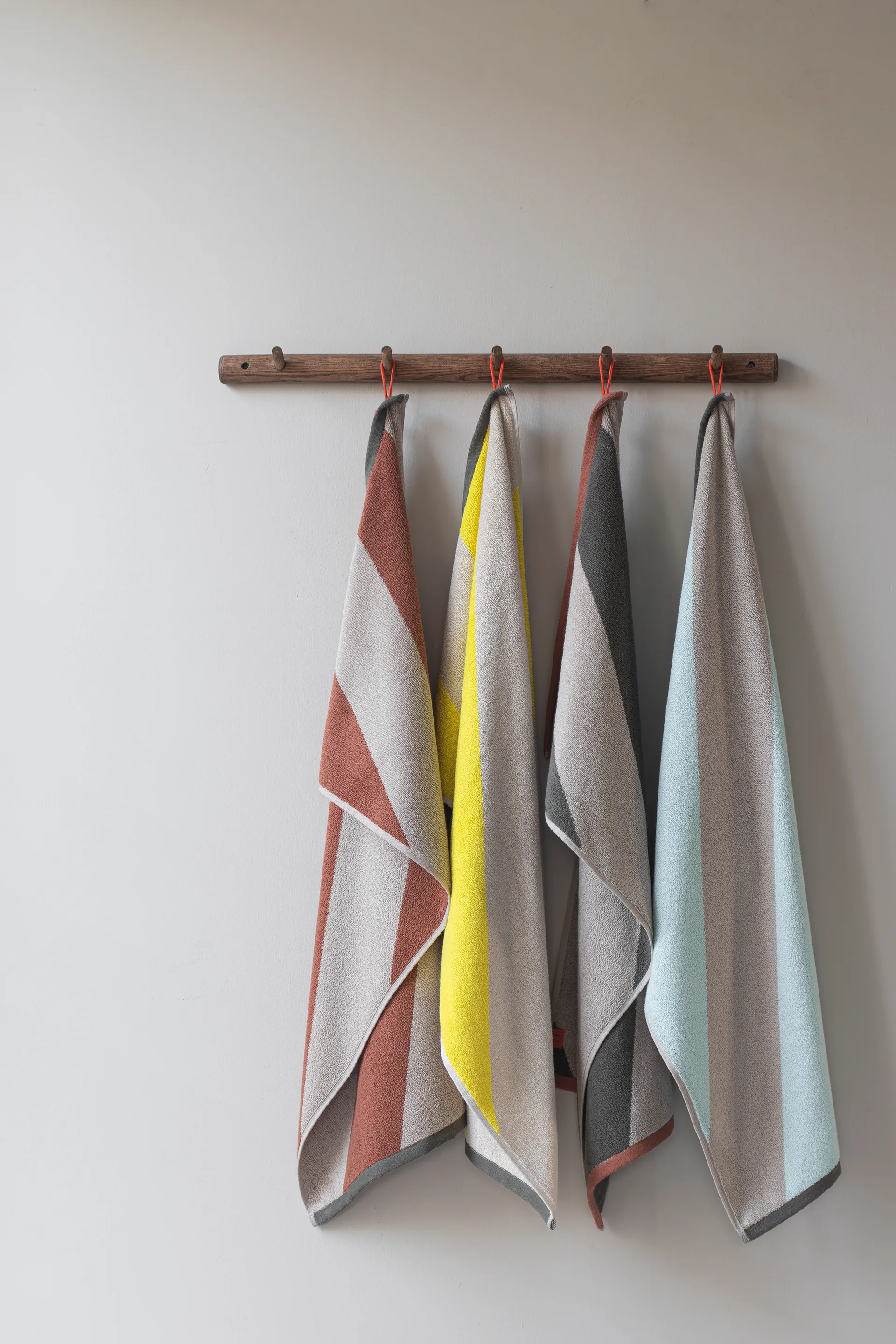 Diagonal pyyhe, Dark olive, 50x90 cm Mette Ditmer