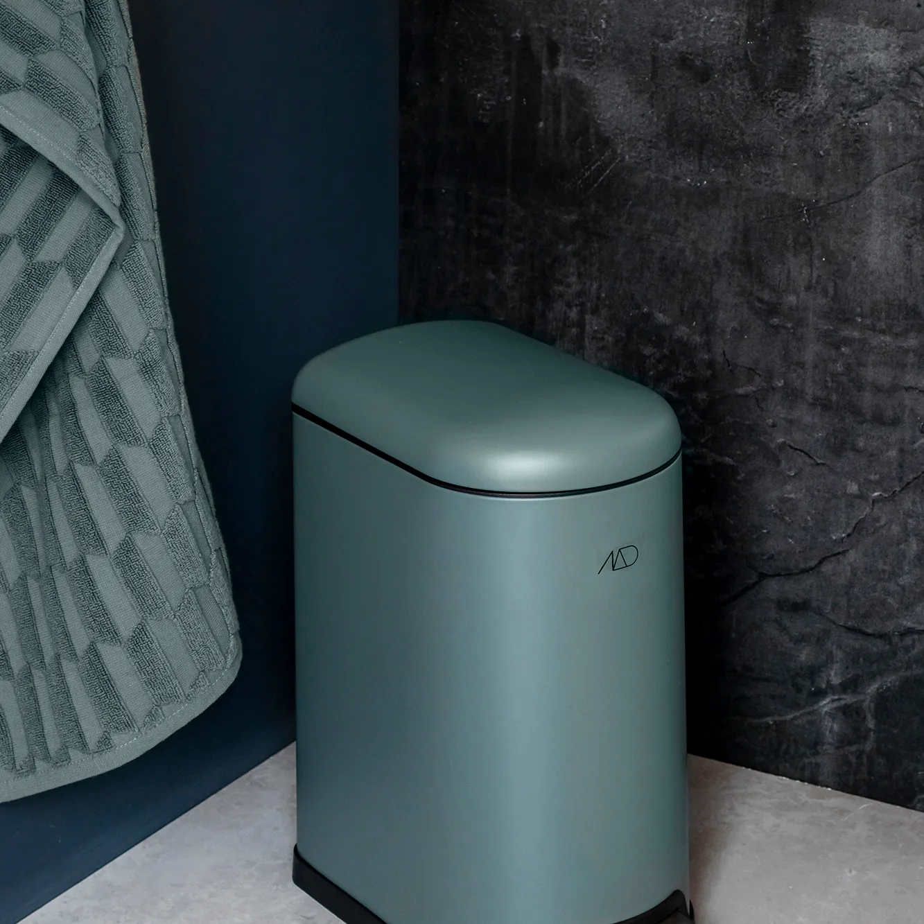 Geo kylpypyyhe 70 x 133 cm, Pine green Mette Ditmer