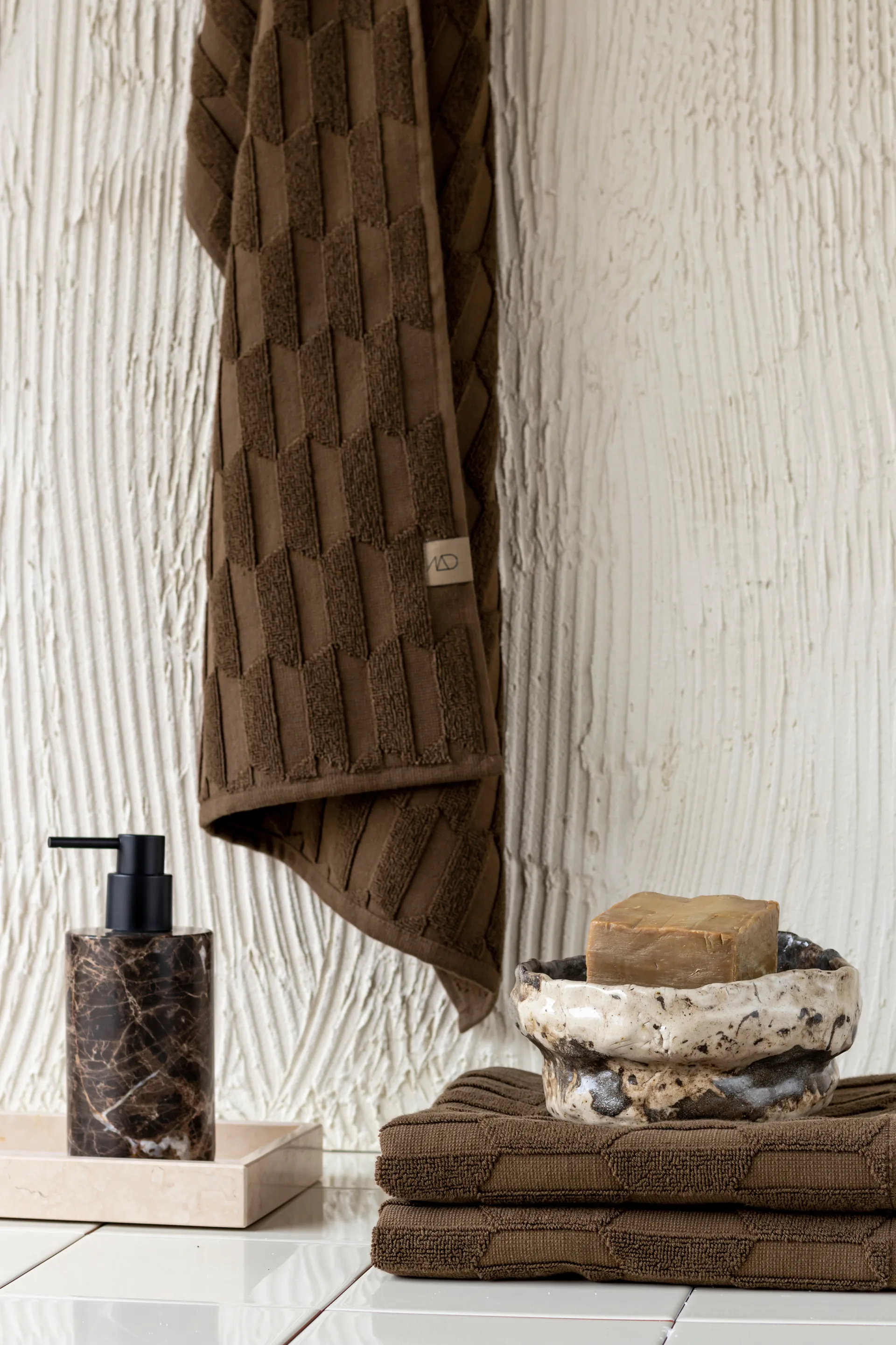 Geo pyyhe 50 x 95 cm, Chocolate Mette Ditmer