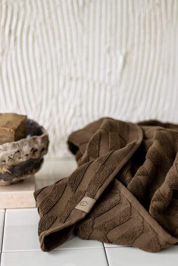 Geo pyyhe 50 x 95 cm - Chocolate - Mette Ditmer