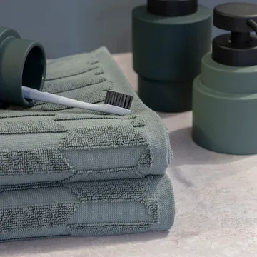 Geo vieraspyyhe, 2-pakkaus - Pine green - Mette Ditmer