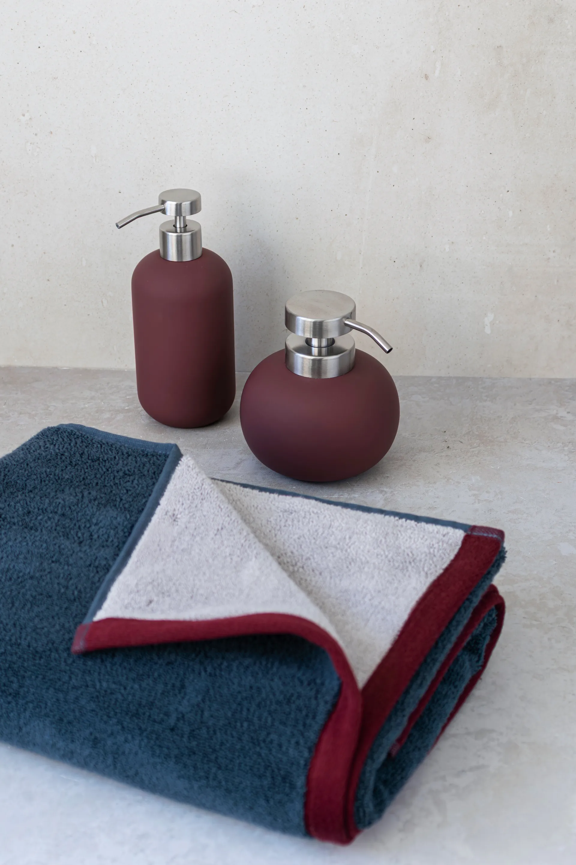 Lotus play saippuapumppu korkea, sis. 2 pumppukärkeä, Viini Mette Ditmer