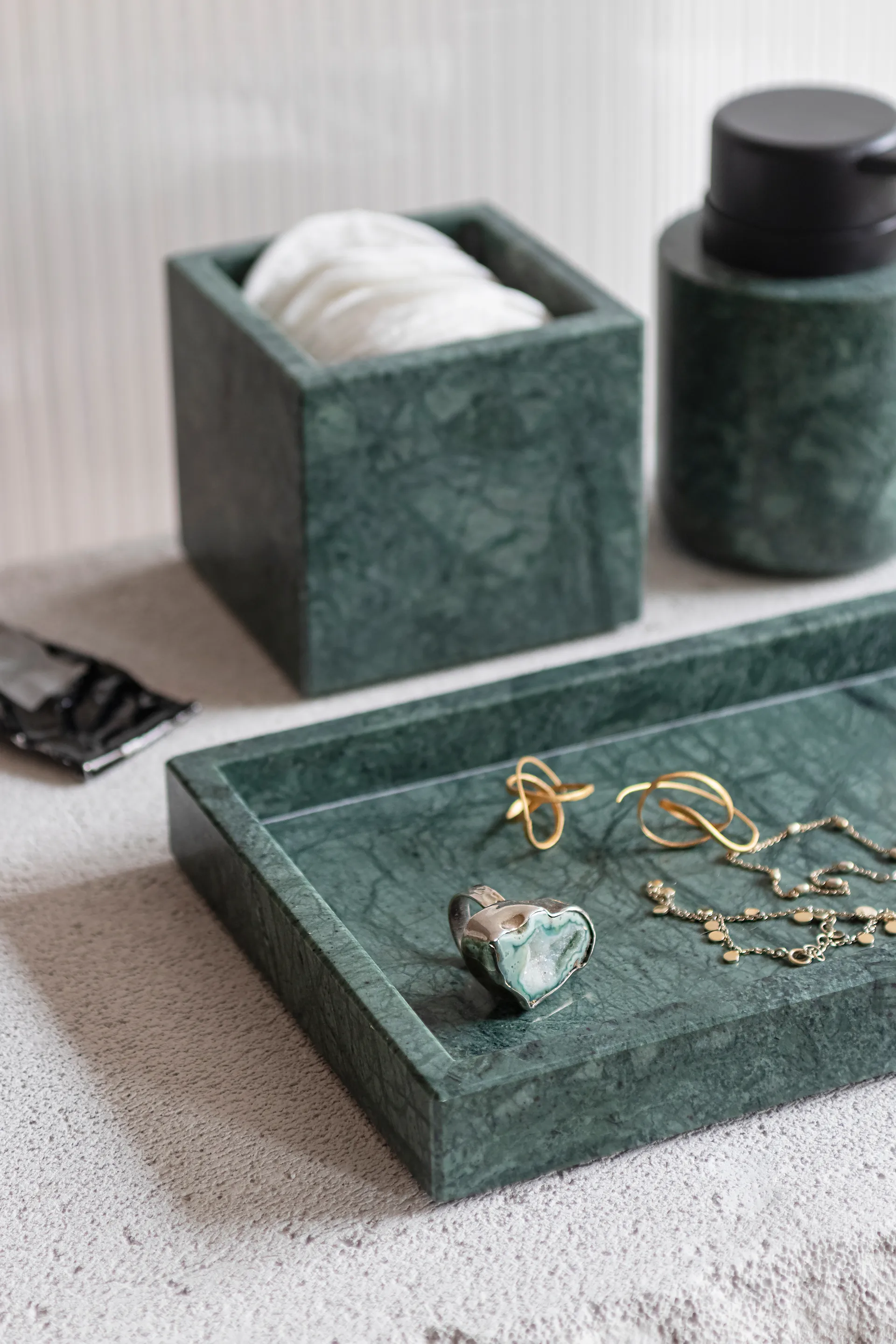 Marmorinen koristelaatta 16x31 cm, Dark forest Mette Ditmer