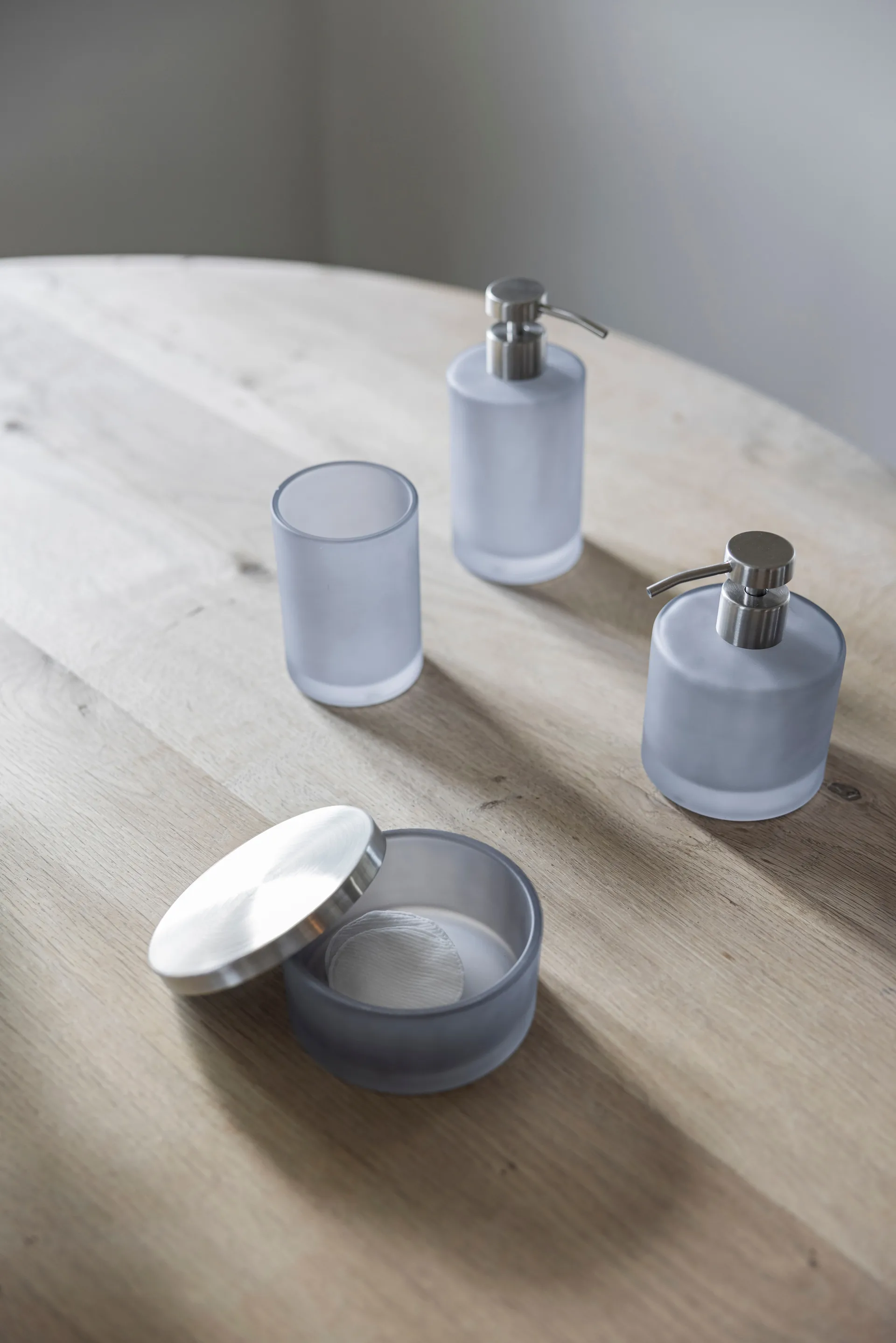 Modest purkki kannella Ø10,5 cm, Dove blue Mette Ditmer