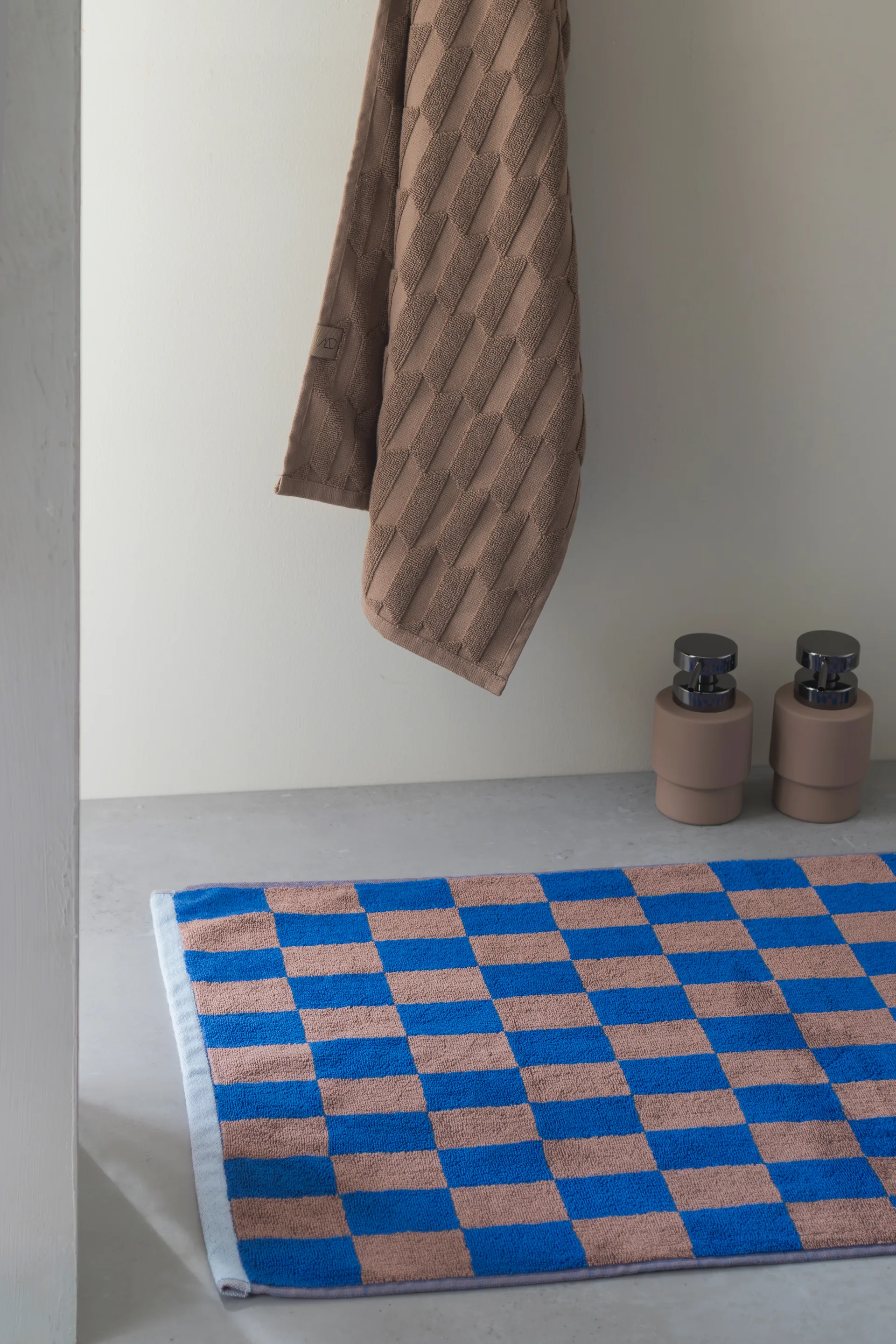 Retro kylpyhuonematto 50x80 cm, Koboltti Mette Ditmer