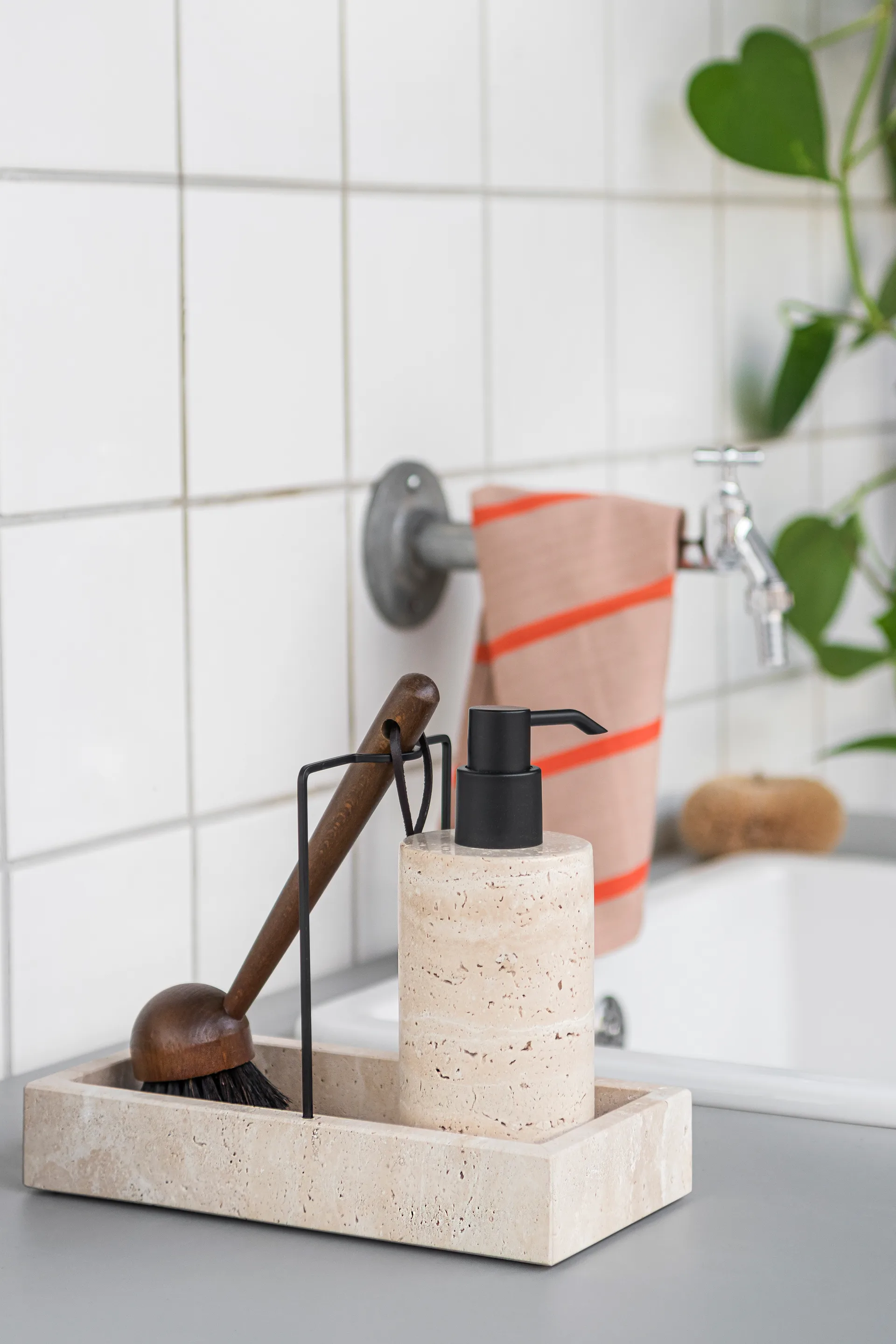 Travertiini tiskipöydän järjestelijä 12x23,5 cm, Liinavaatteet Mette Ditmer