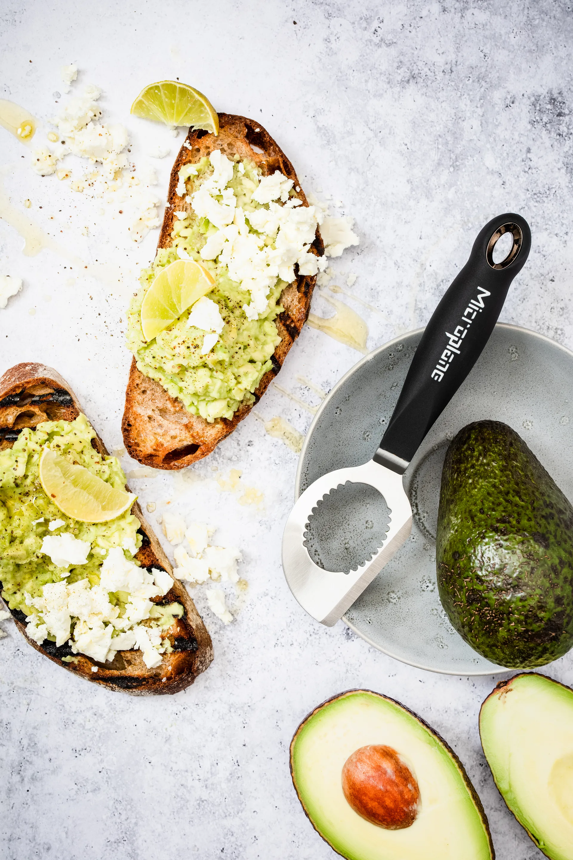 Ammattilainen 3-in-1 avokadonleikkuri 17 cm, Musta Microplane