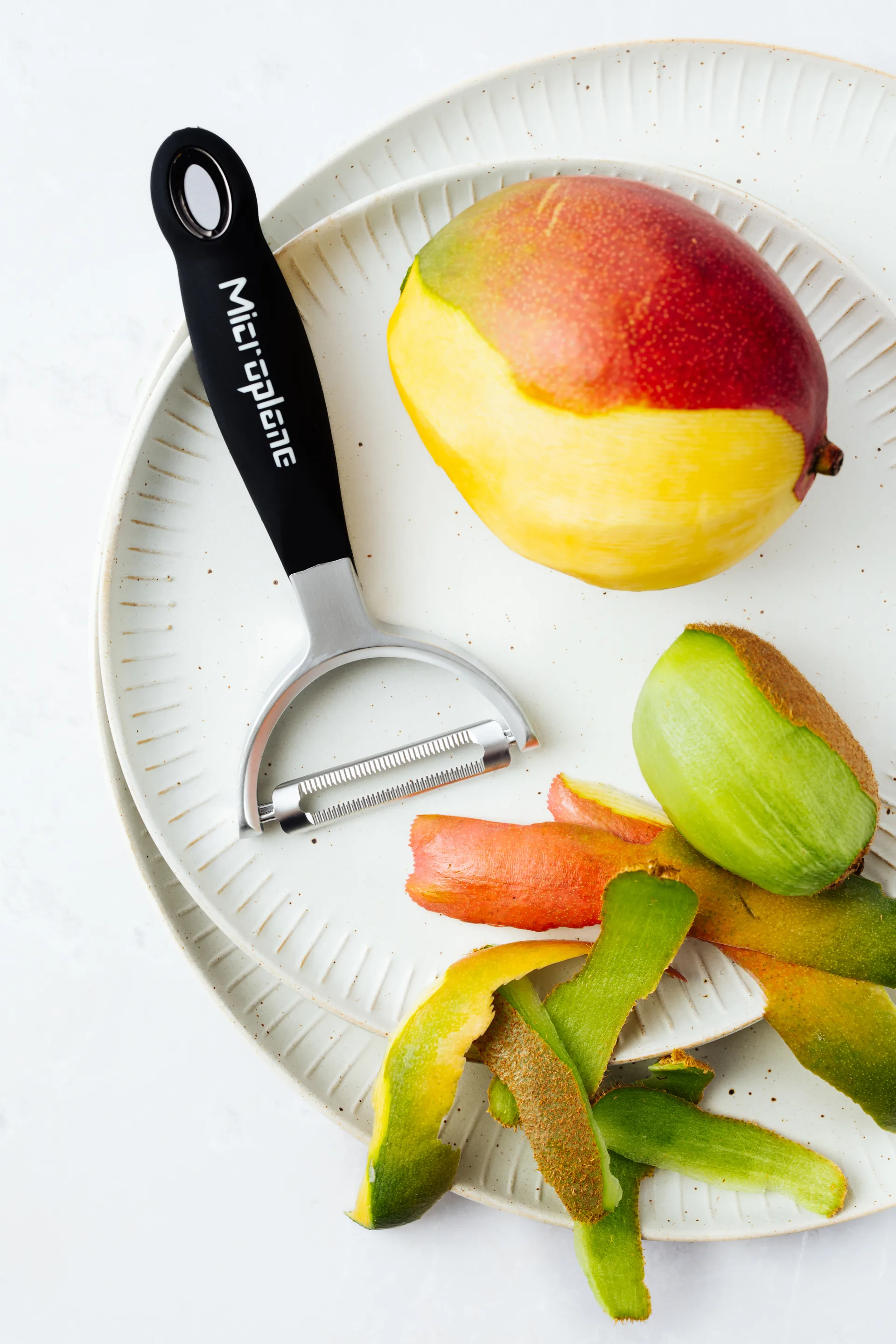 Ammattilainen Y-kuorija hammastettu 16,4 cm, Musta Microplane