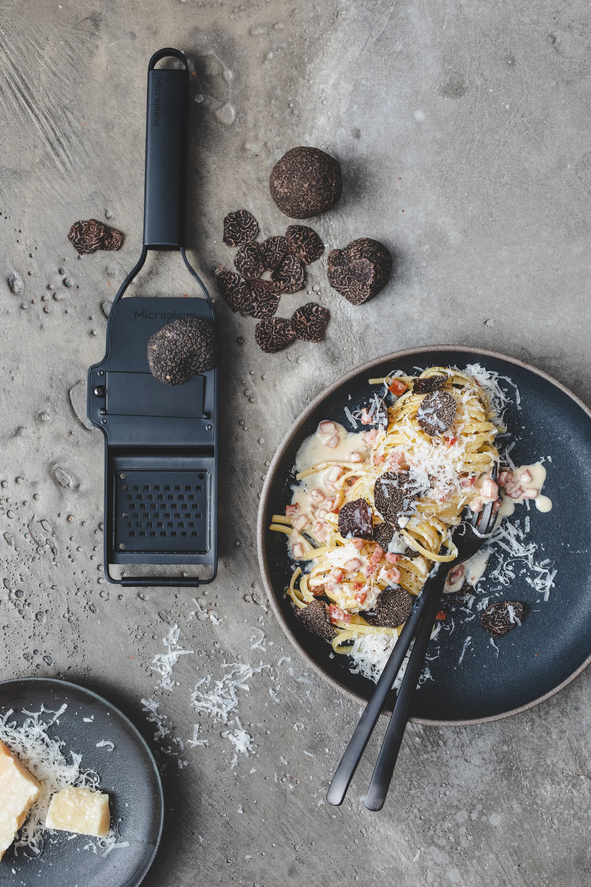 Black Sheep 2-in-1 tryffeliraastin 29,6 cm, Musta Microplane