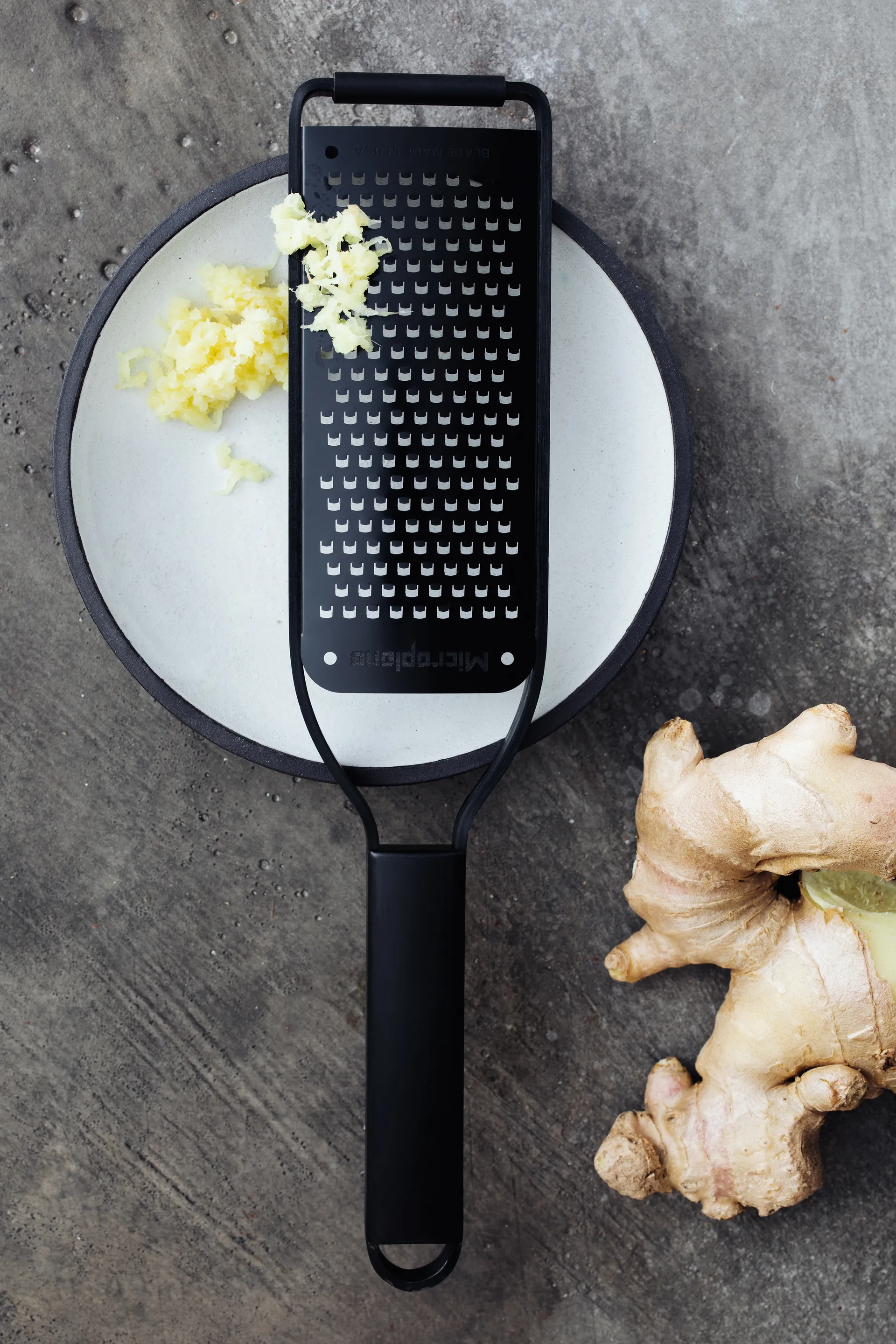 Black Sheep karkea raastinrauta 30 cm, Musta Microplane