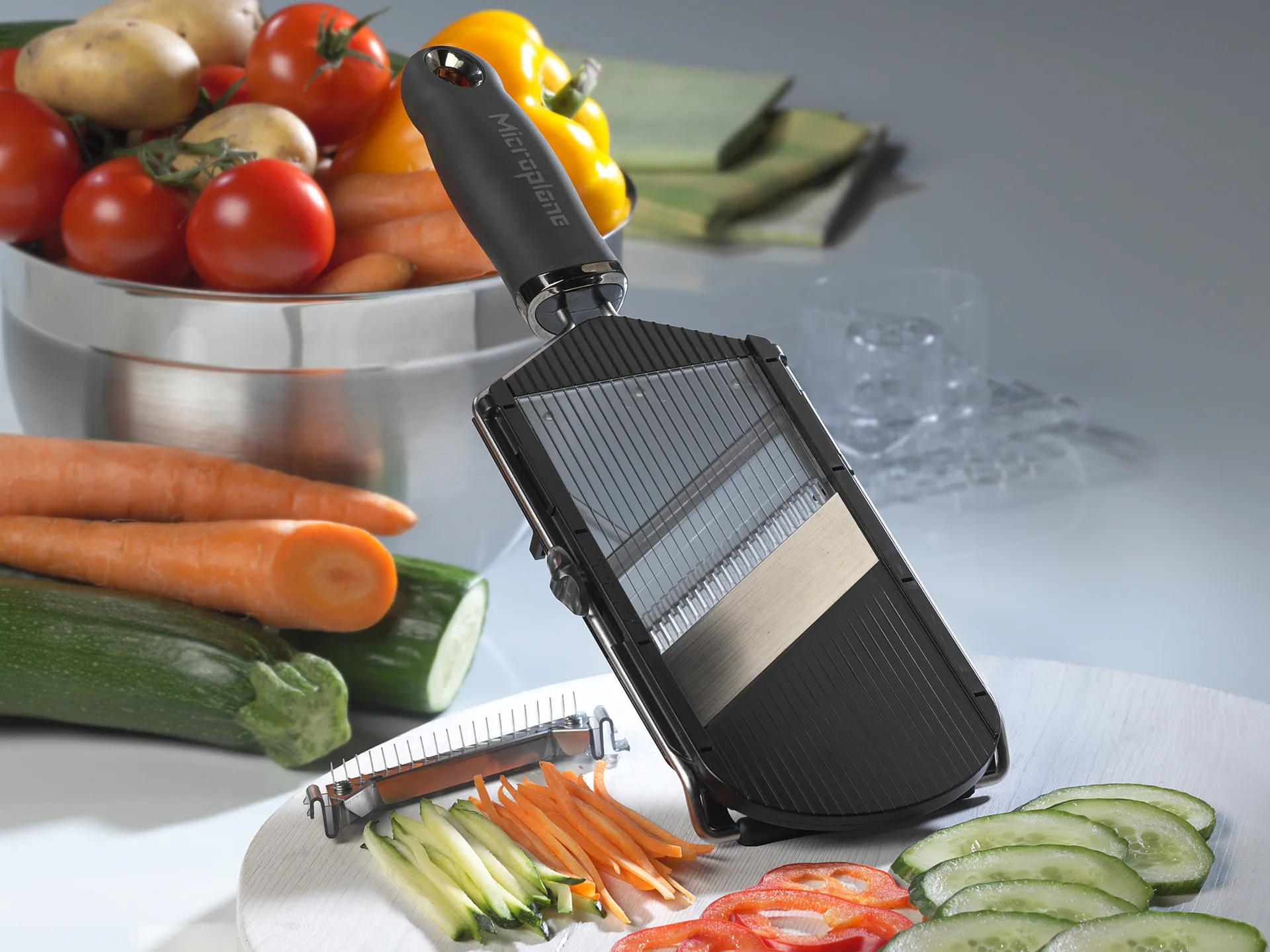 Erikoissäätöinen vihannesleikkuri julienne-terä, Musta Microplane