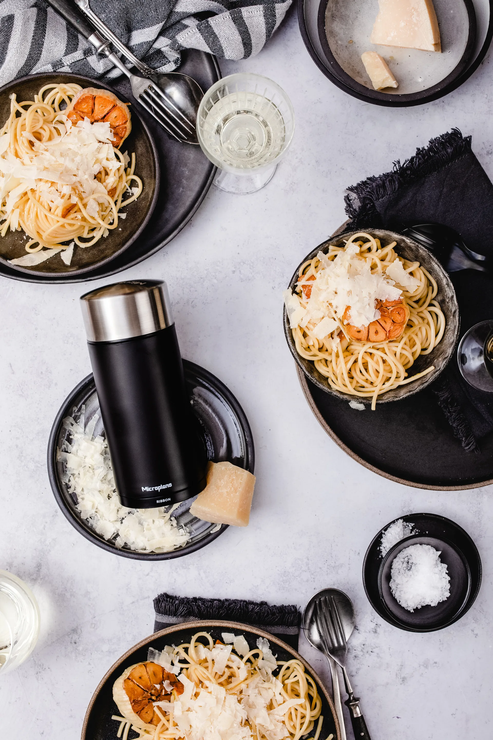 Erikoisuus 3-in-1 universaali mylly 18,5 cm, Musta Microplane