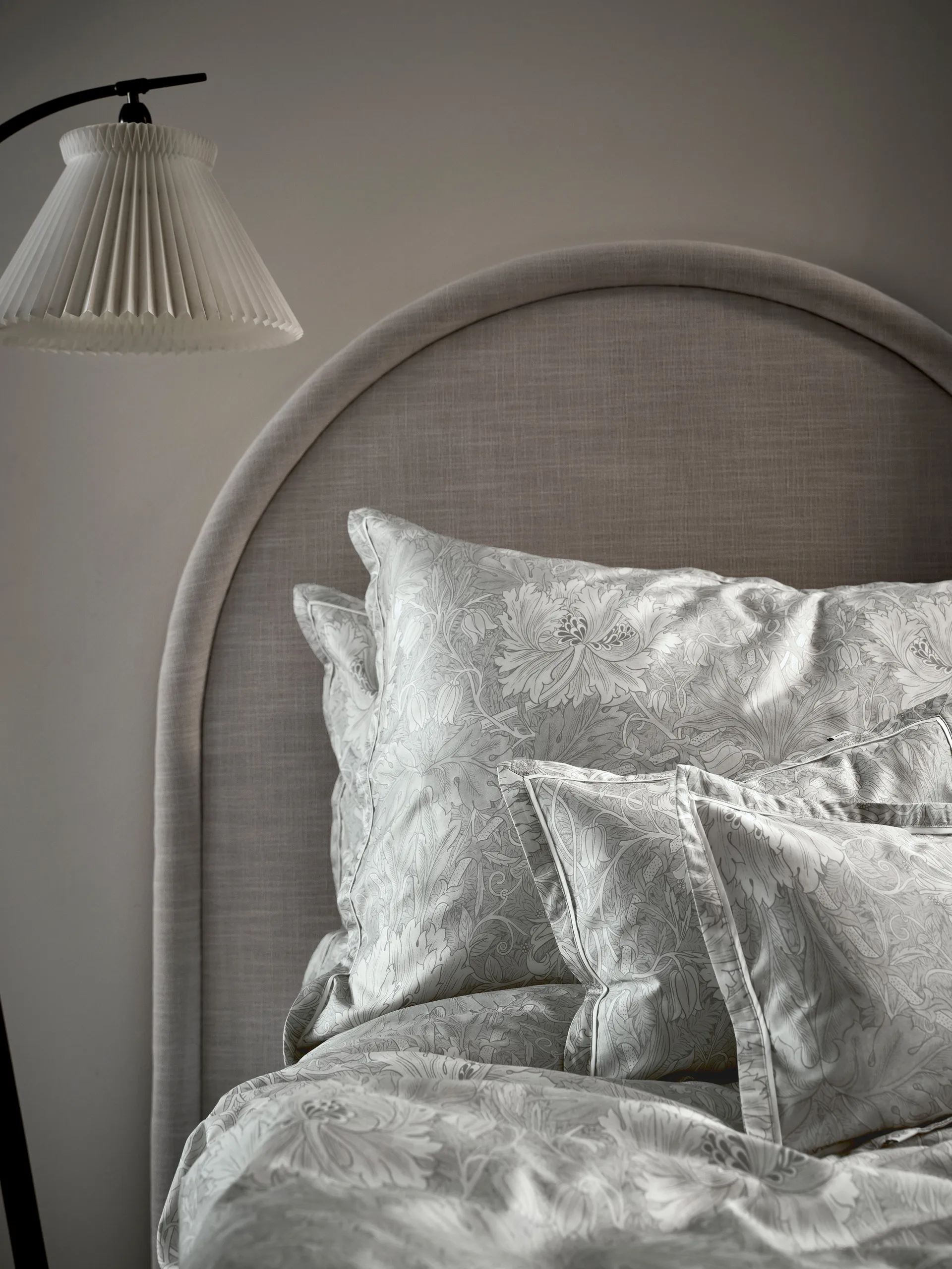 Honeysuckle & Tulip Tyynyliina, Harmaa, 50 x 60 cm Mille Notti