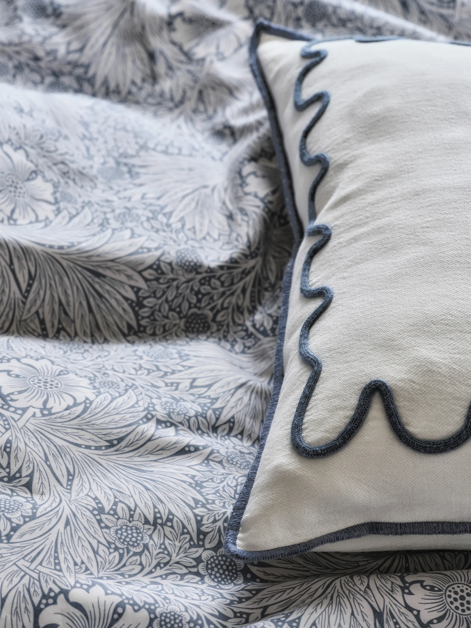 Morris & Co. Marigold Tyynyliina, Sininen, 50x60 cm Mille Notti