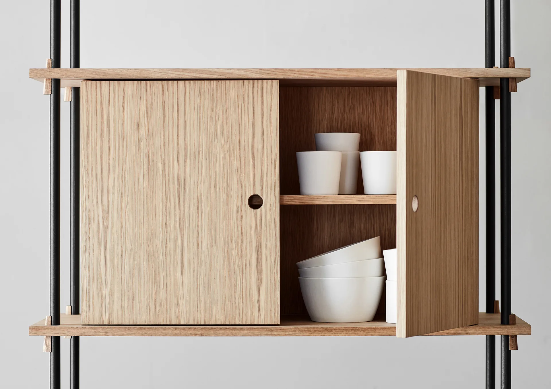 Hyllyjärjestelmä hylly kaapilla, Savutammi-white, 163×85×35 cm, S.85.2.C MOEBE