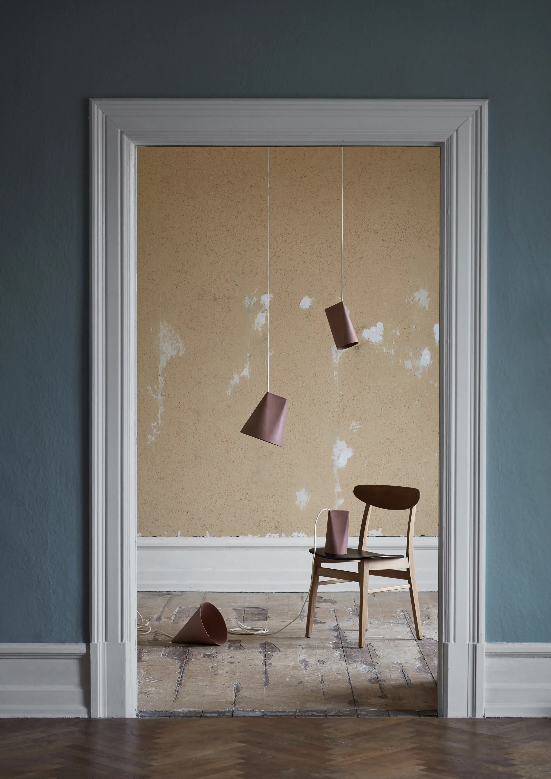 Kattovalaisin keramiikka 11,2 x 22 cm, Terra Cotta, Wood MOEBE