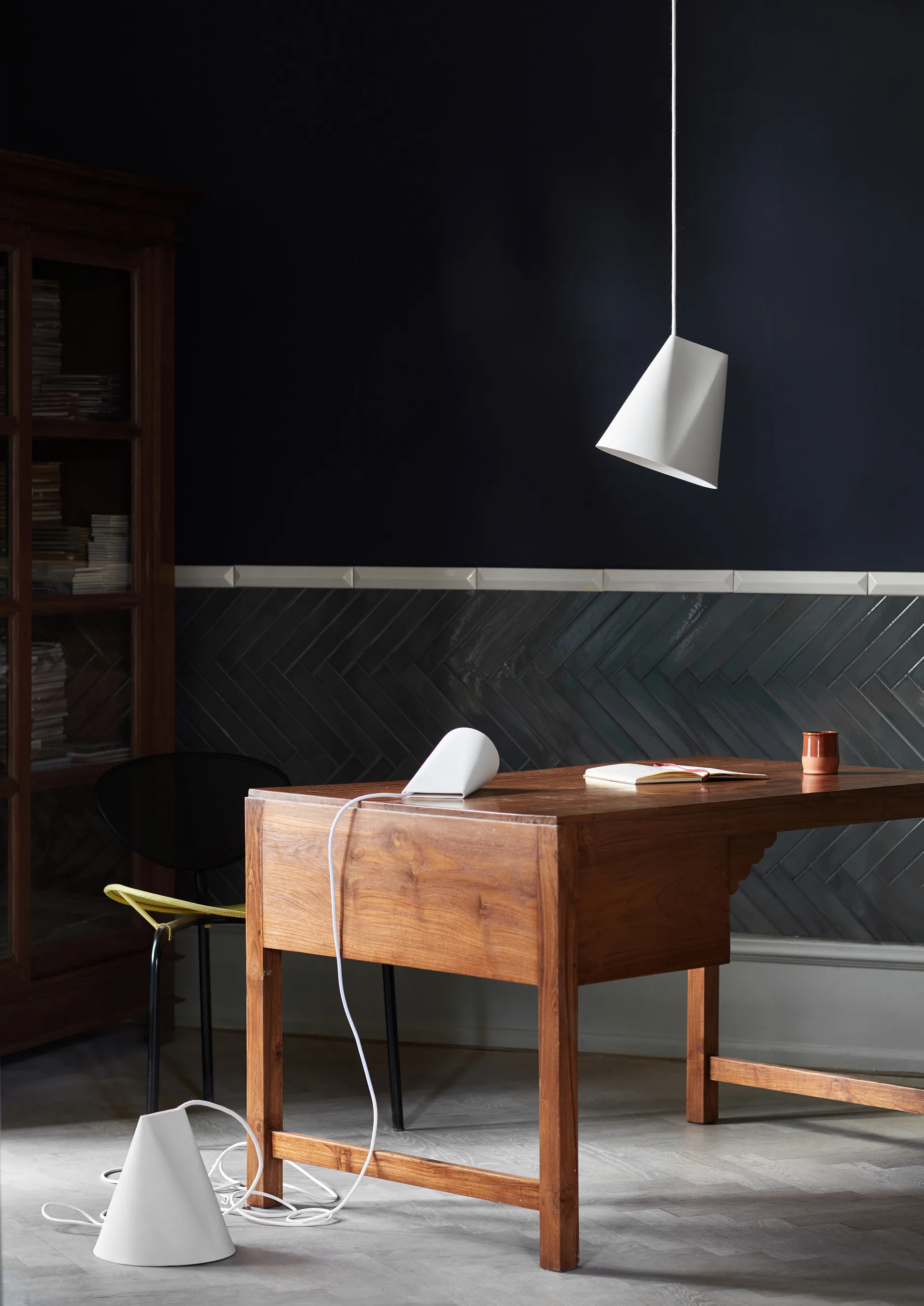 Kattovalaisin keramiikka 23 x 23,5 cm, White MOEBE