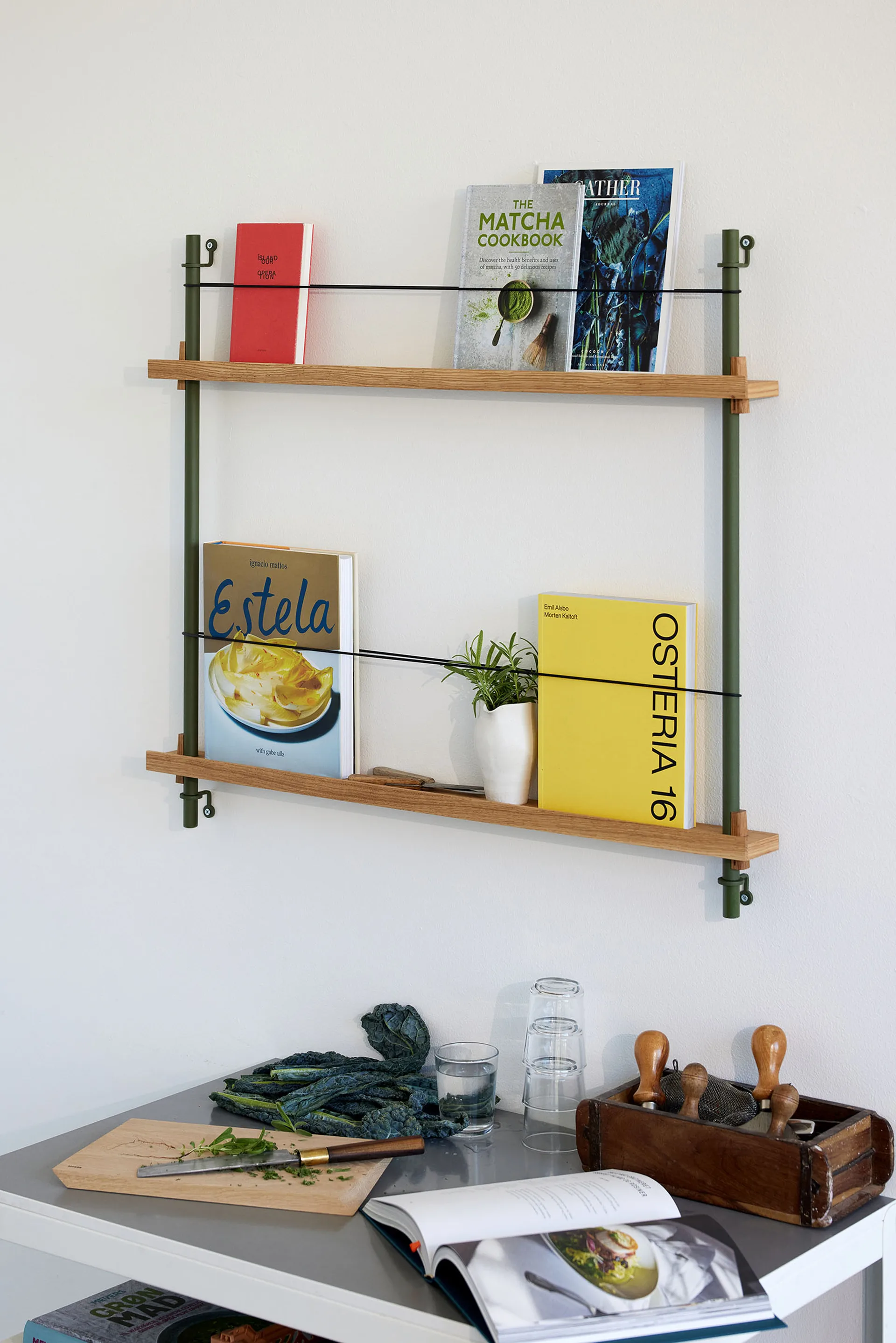Magazine Shelving lehtiteline, Savutammi-black, 85×180×7 cm, MS.180.1 MOEBE
