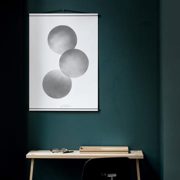 Moebe julisteripustin 70 x 100 cm - Musta - MOEBE