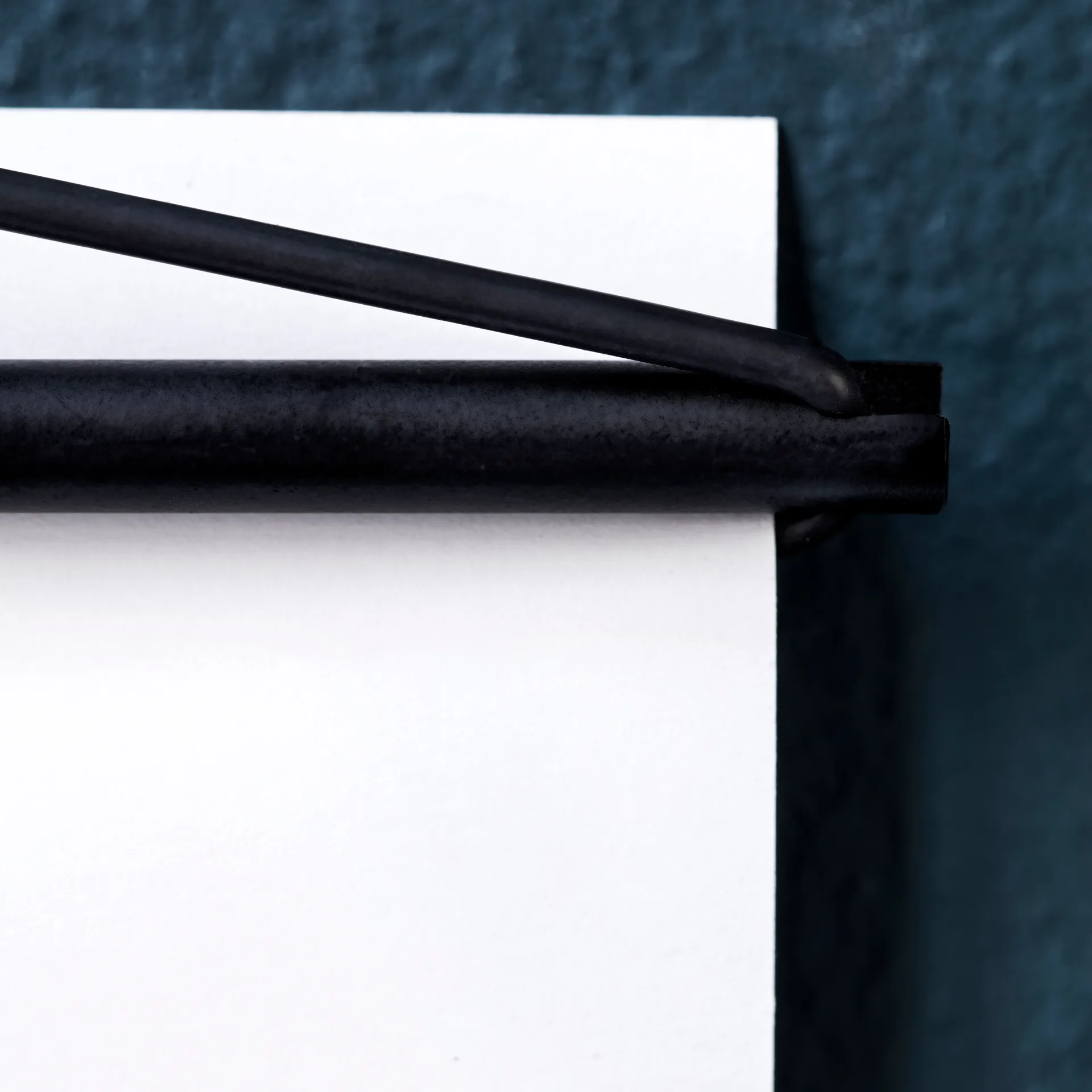 Moebe julisteripustin 70 x 100 cm, Musta MOEBE