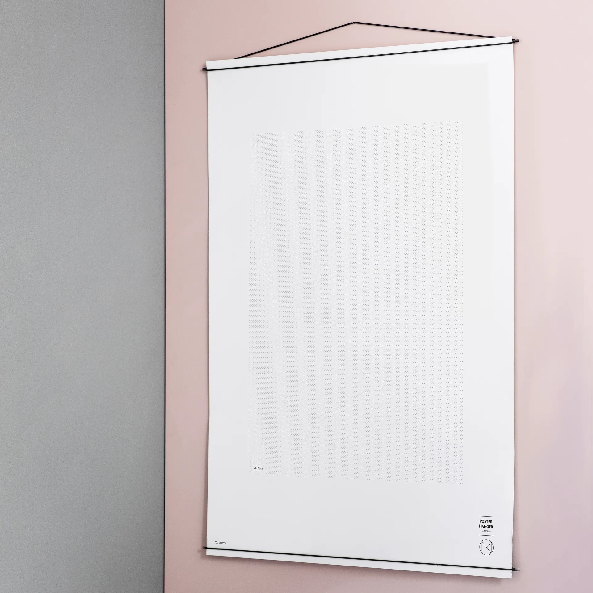 Moebe julisteripustin 70 x 100 cm, Musta MOEBE