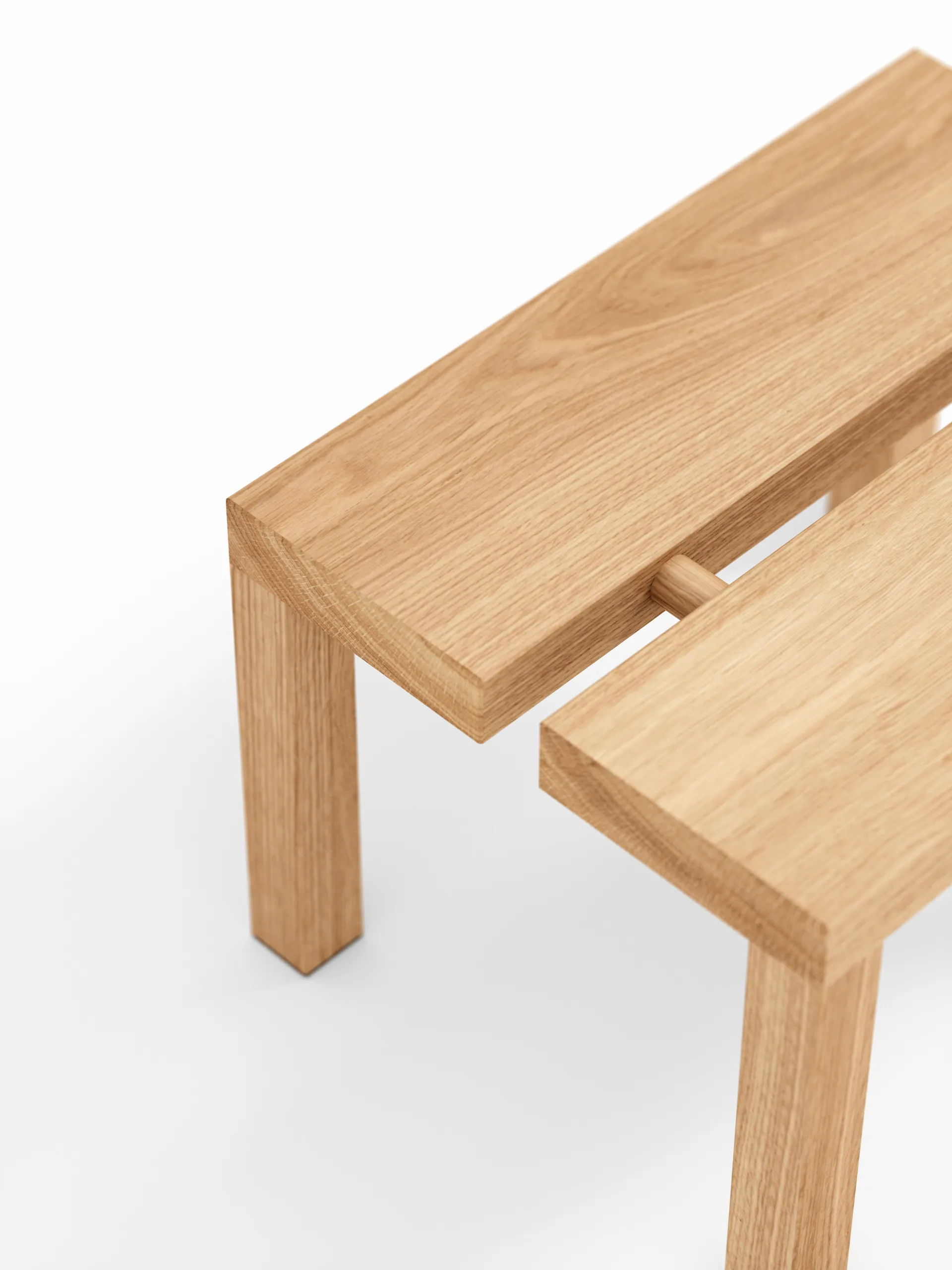 Moebe Peg -jakkara pieni 35 x 27,5 x 22 cm, Tammi MOEBE