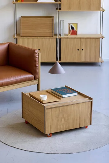 Moebe Storage Chest sohvapöytä säilytystilalla - Öljytty tammi-ruostumaton teräs, 60x61x38.2 cm - MOEBE