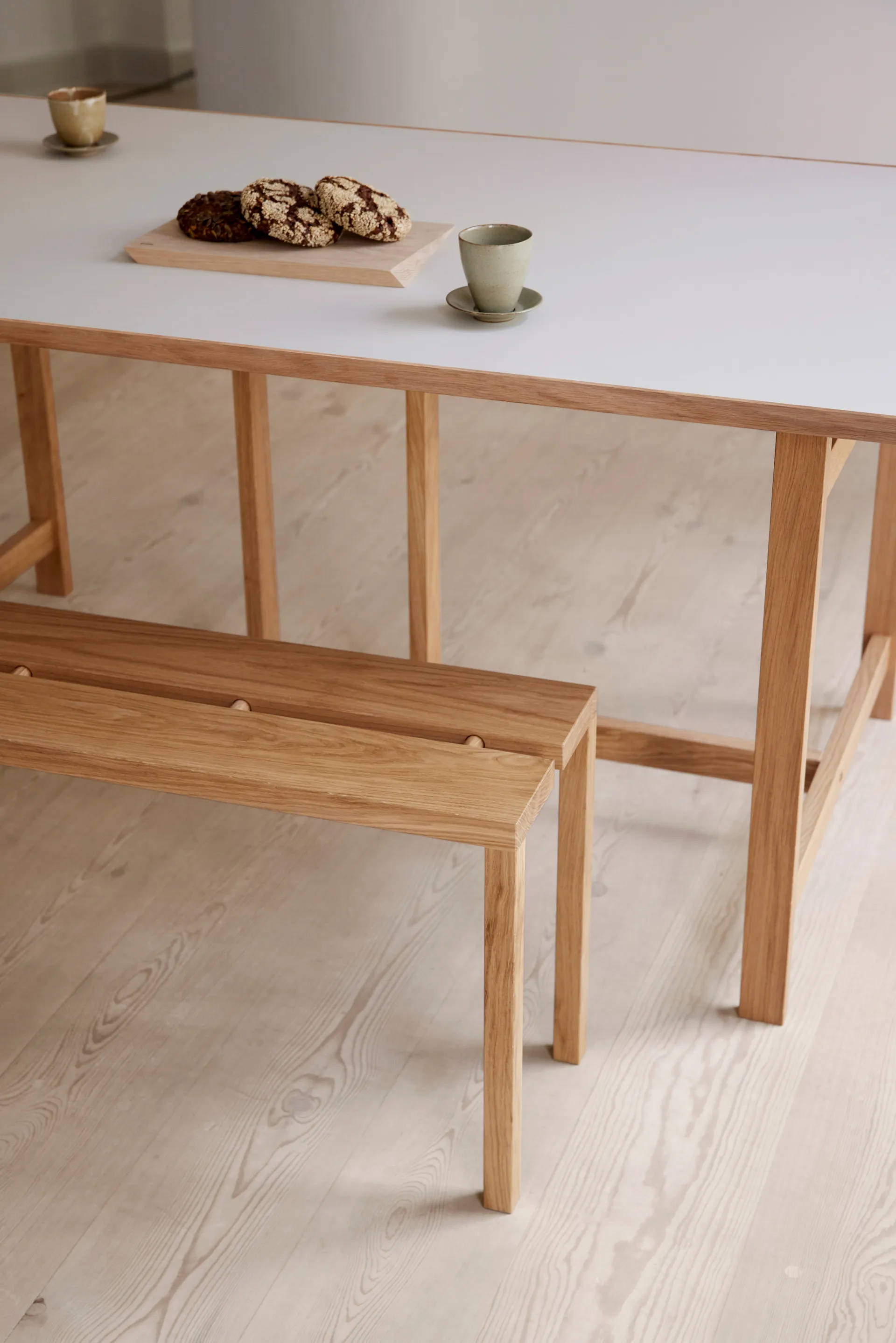 Moebe suorakulmainen ruokapöytä, Vaaleanharmaa, 220x90 cm MOEBE