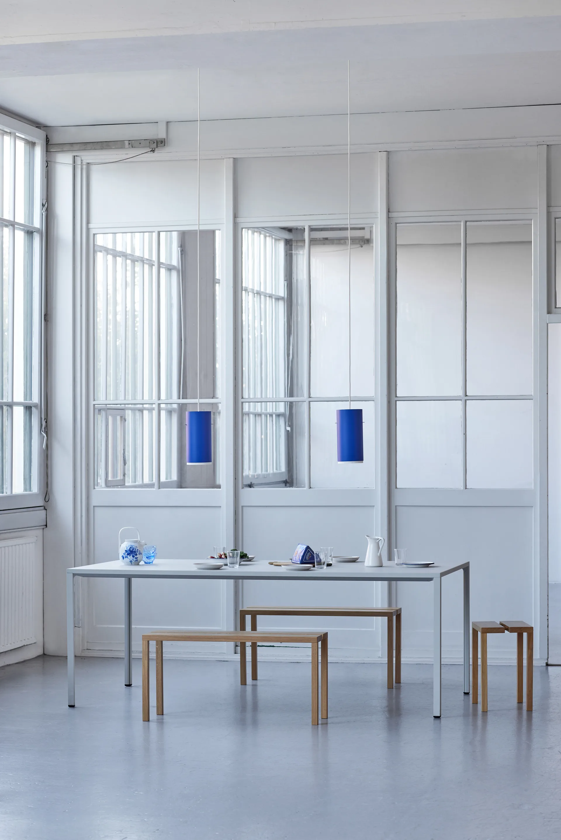 Moebe Tube -riippuvalaisin large Ø 14 cm, Deep blue MOEBE