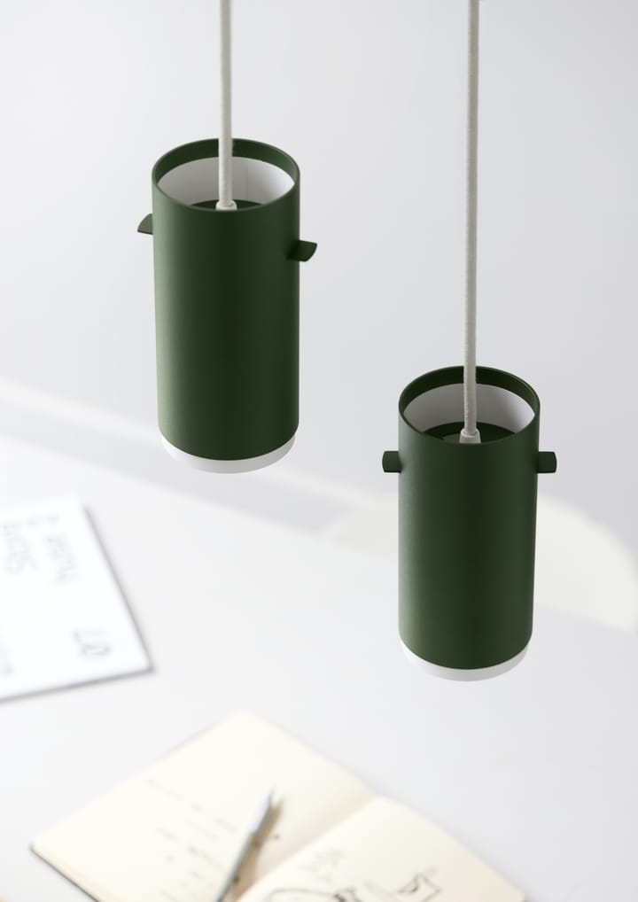 Moebe Tube -riippuvalaisin small Ø 8 cm, Pine green MOEBE