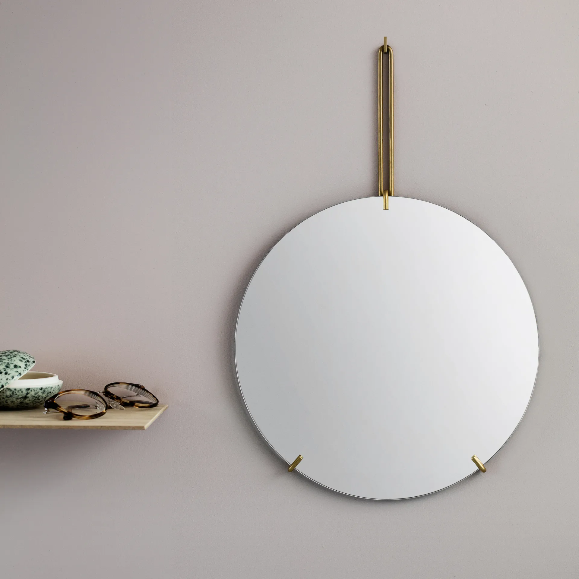 Moebe Wall mirror Ø 30 cm, Messinki MOEBE