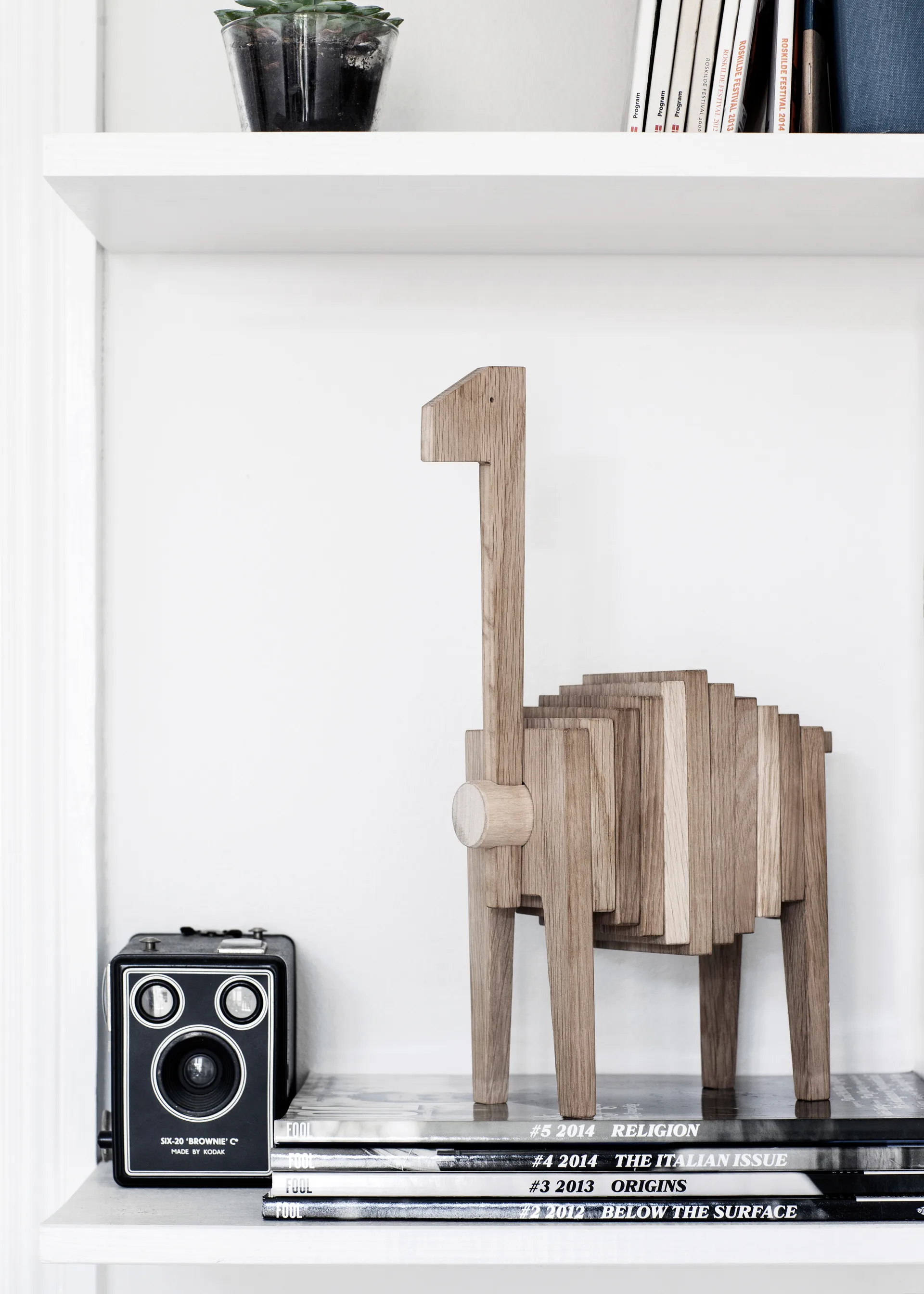 Polygrif tammiveistos 21 x 32 cm, Wood, black MOEBE