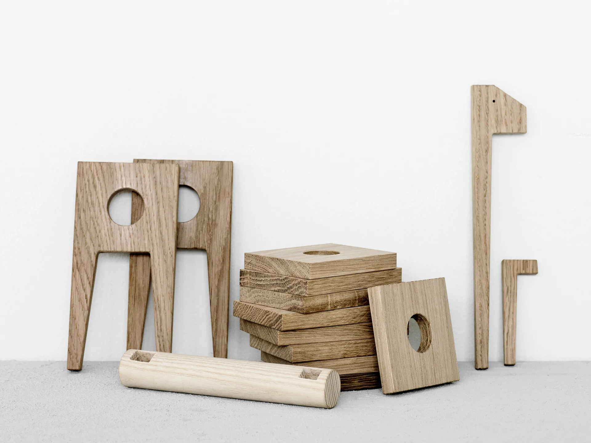 Polygrif tammiveistos 21 x 32 cm, Wood, black MOEBE