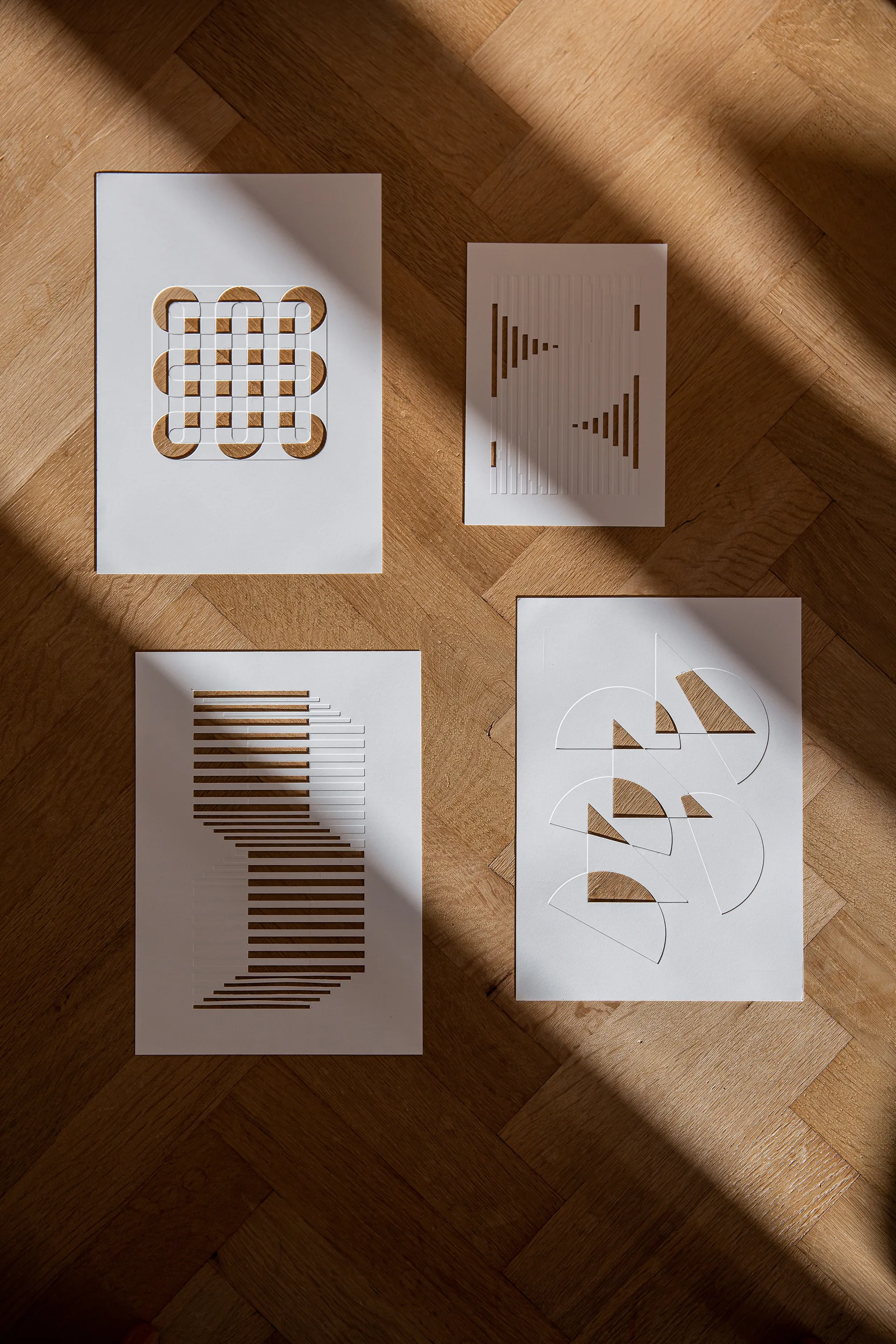 Relief taideteos circles & squares 21 x 29,7 cm, Off White MOEBE