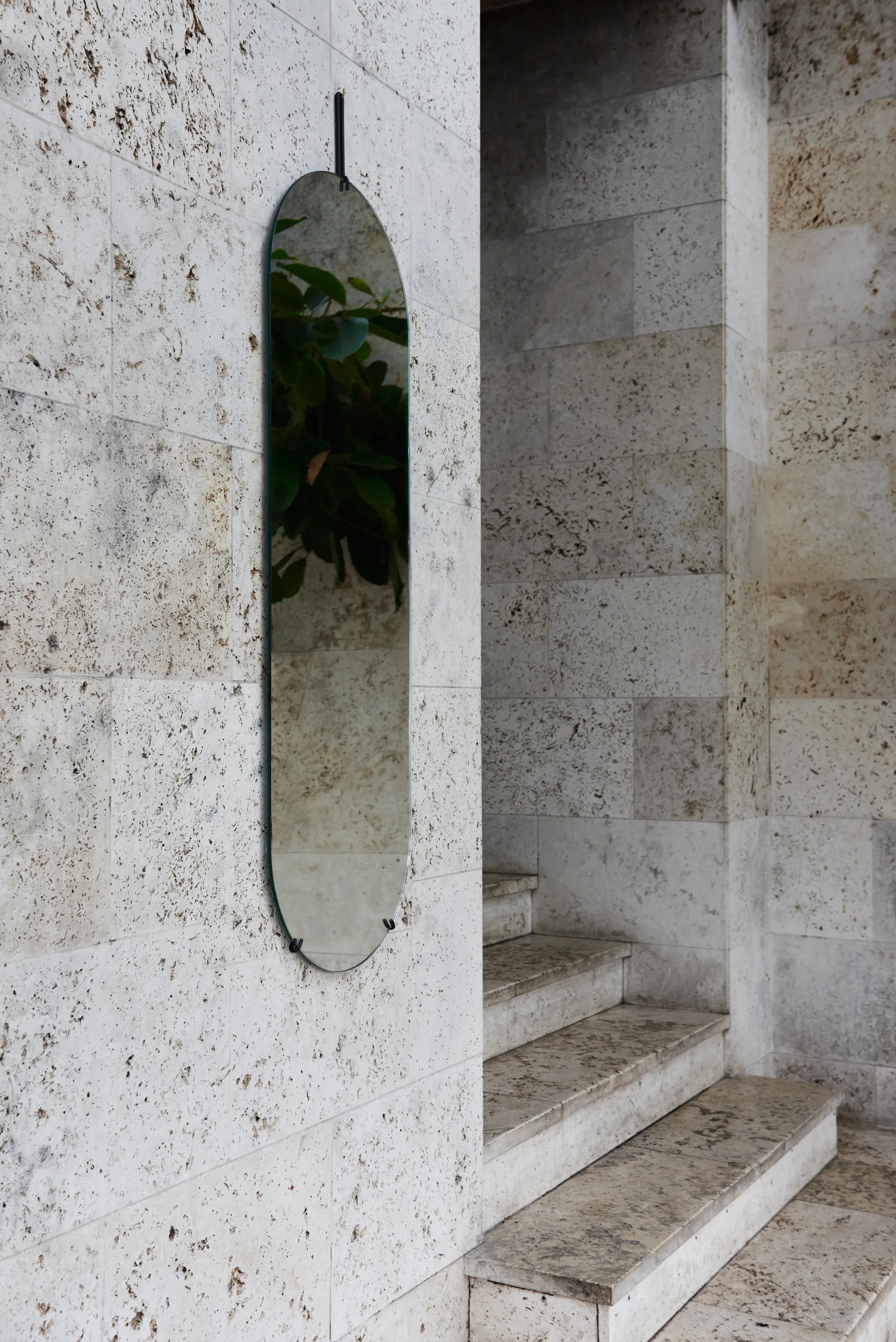 Seinäpeili 40,4 x 146,9 cm, Black MOEBE