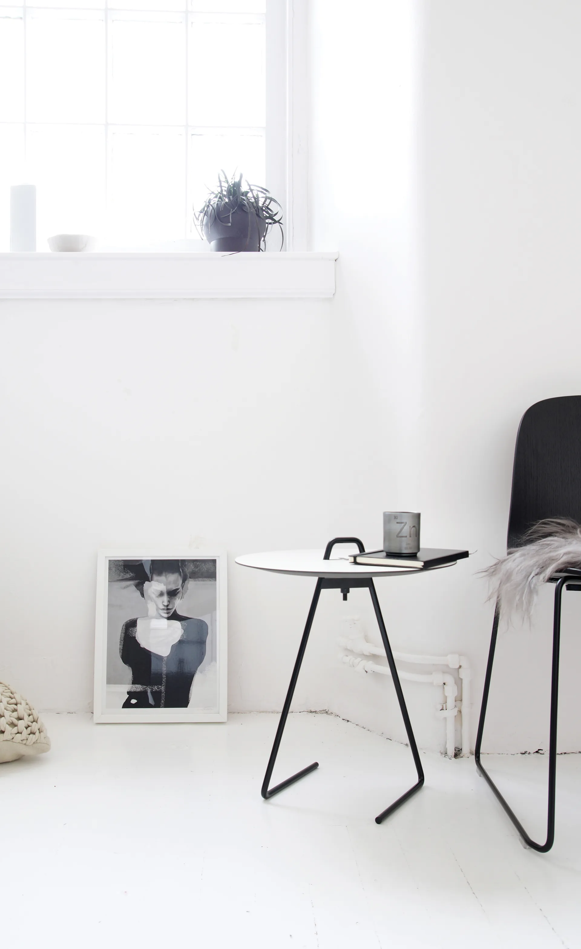 Siirrettävä sivupöytä Ø 45 cm, Black, White MOEBE