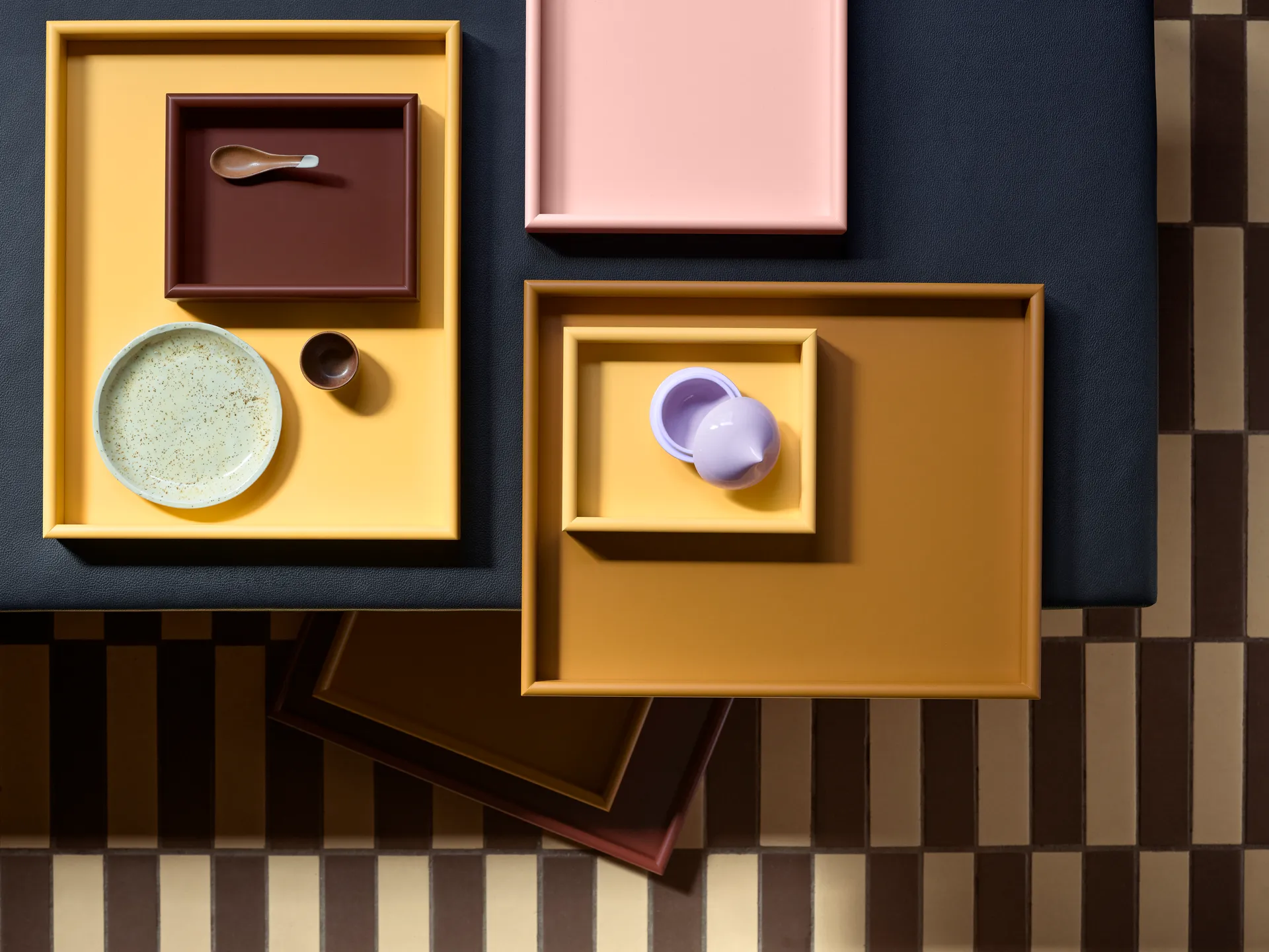 Arrange tarjotin large 35,3x44,1 cm, Amber Montana