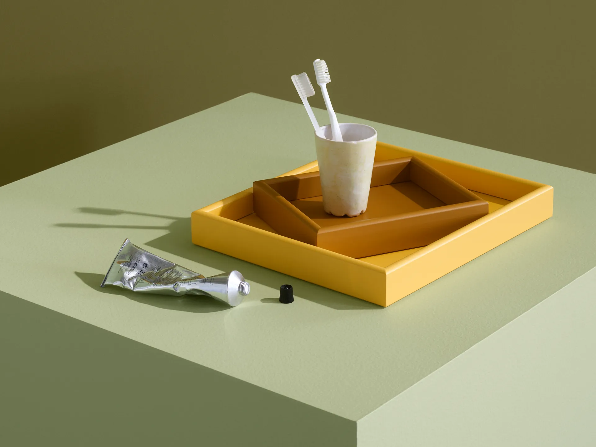 Arrange tarjotin medium 27,3x32,6 cm, Acacia Montana