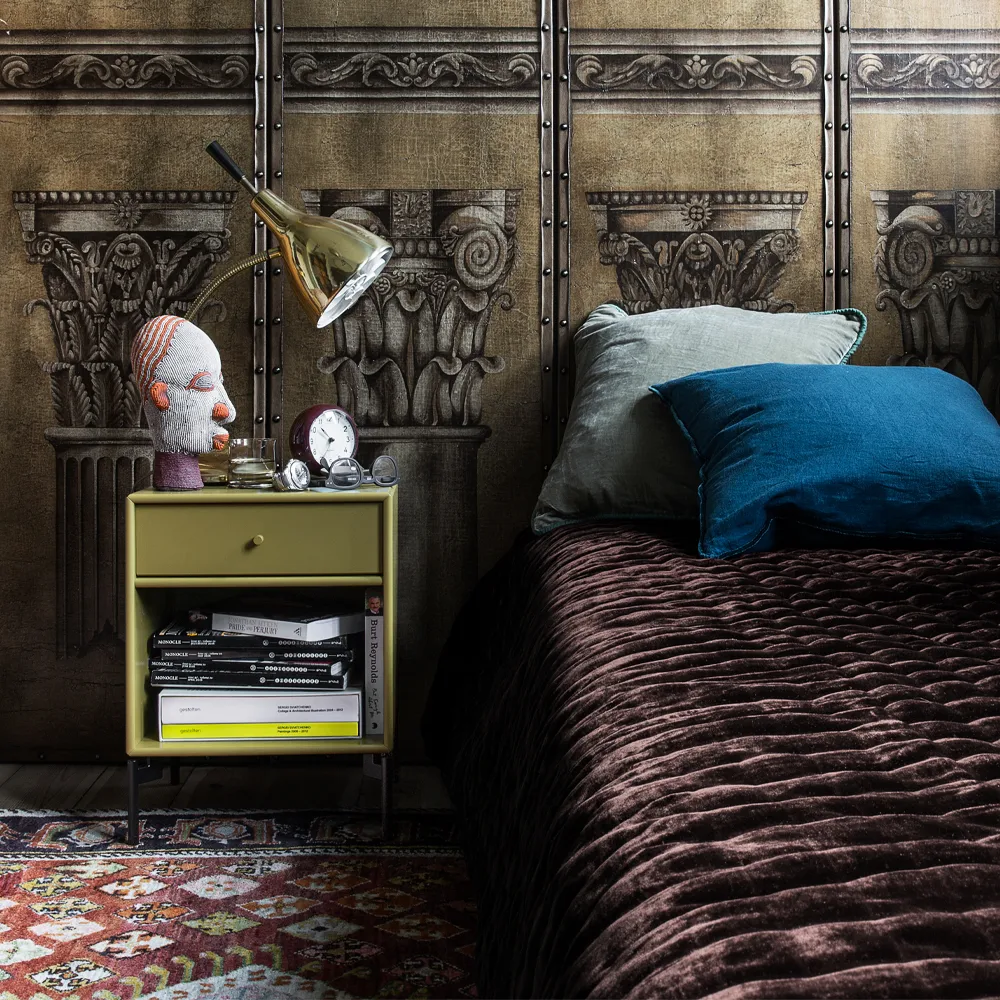 Dream yöpöytä, Azure 154, kromijalat Montana